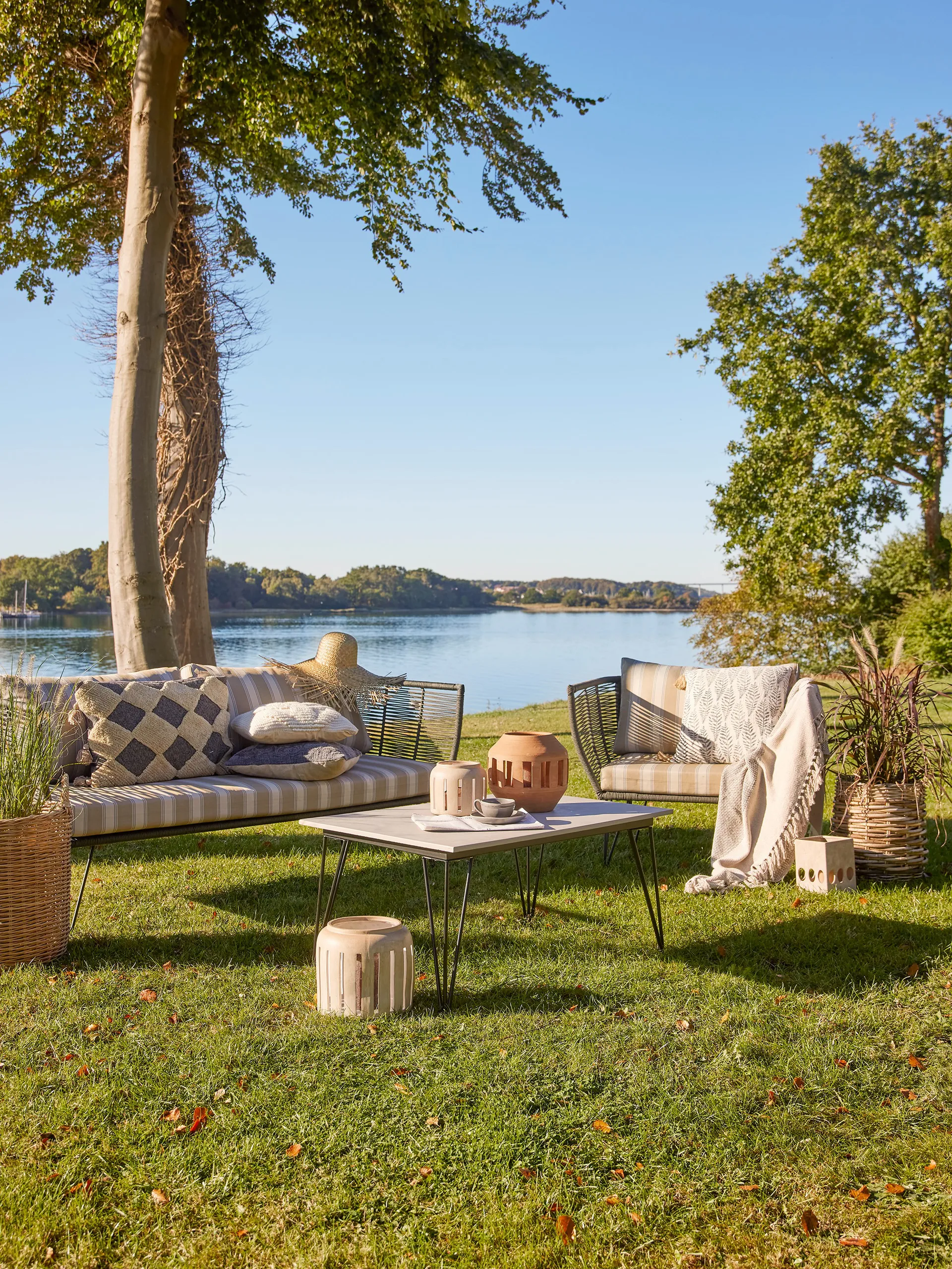 Mundo coffee table 60x90 cm, Cement Bloomingville