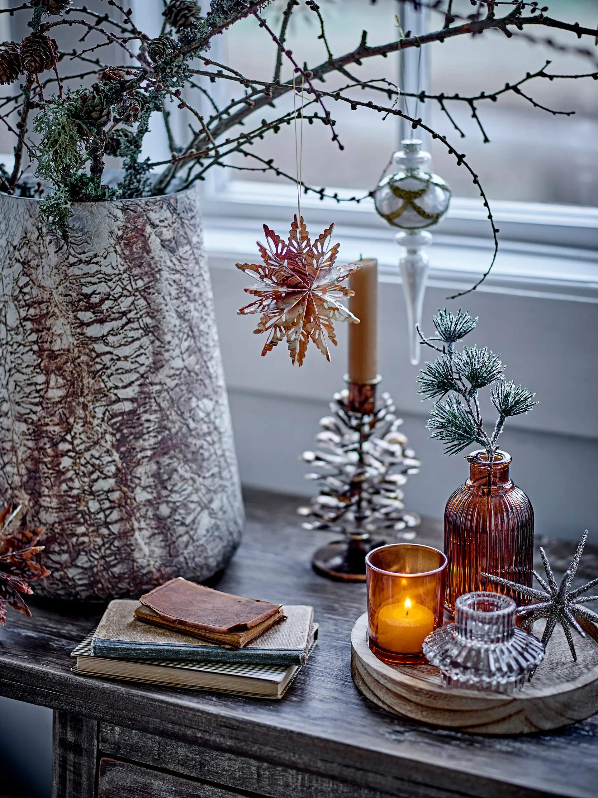 Sanga round tray with decorative objects 6 pieces, Gold Bloomingville