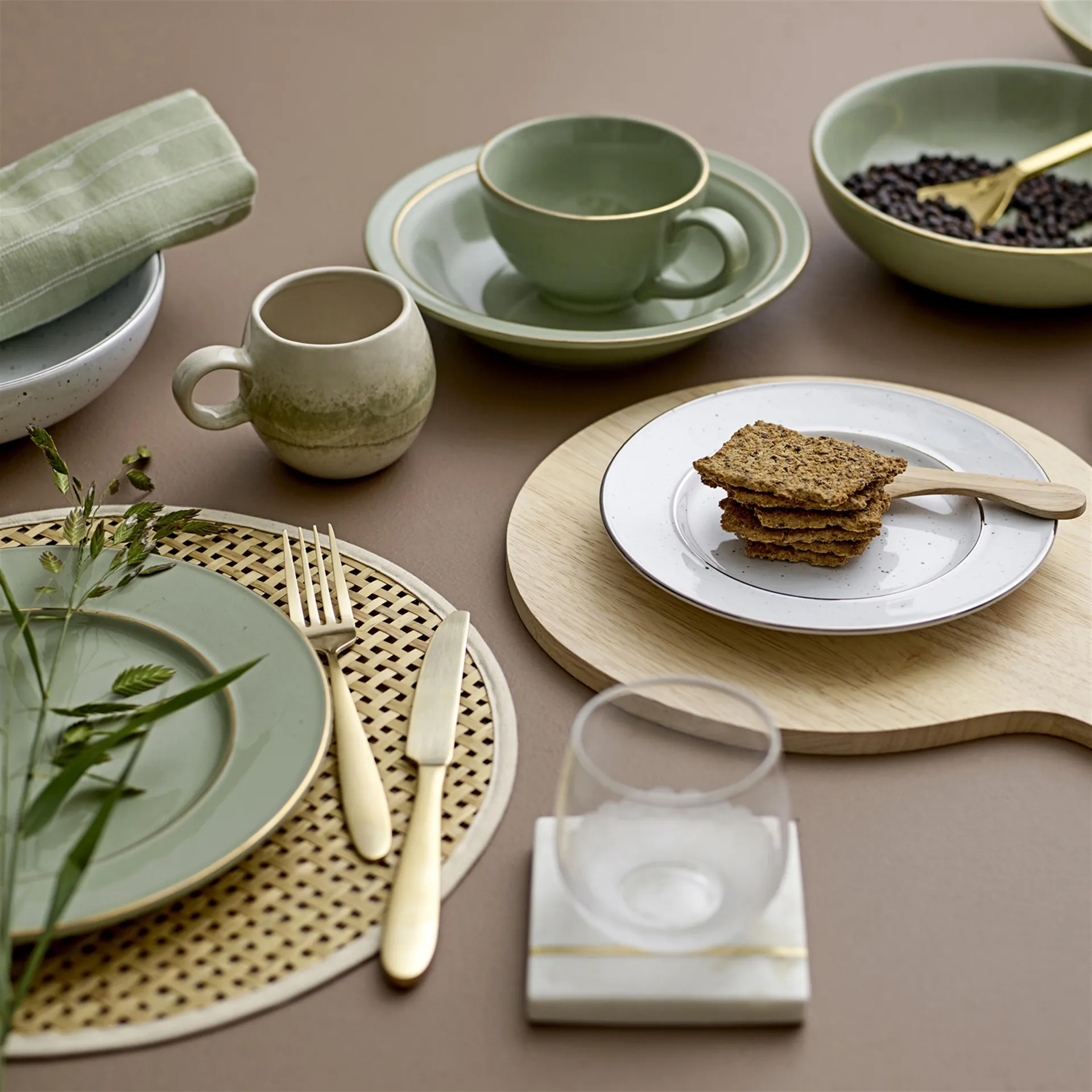 Spring plate, Ø 25 cm Bloomingville