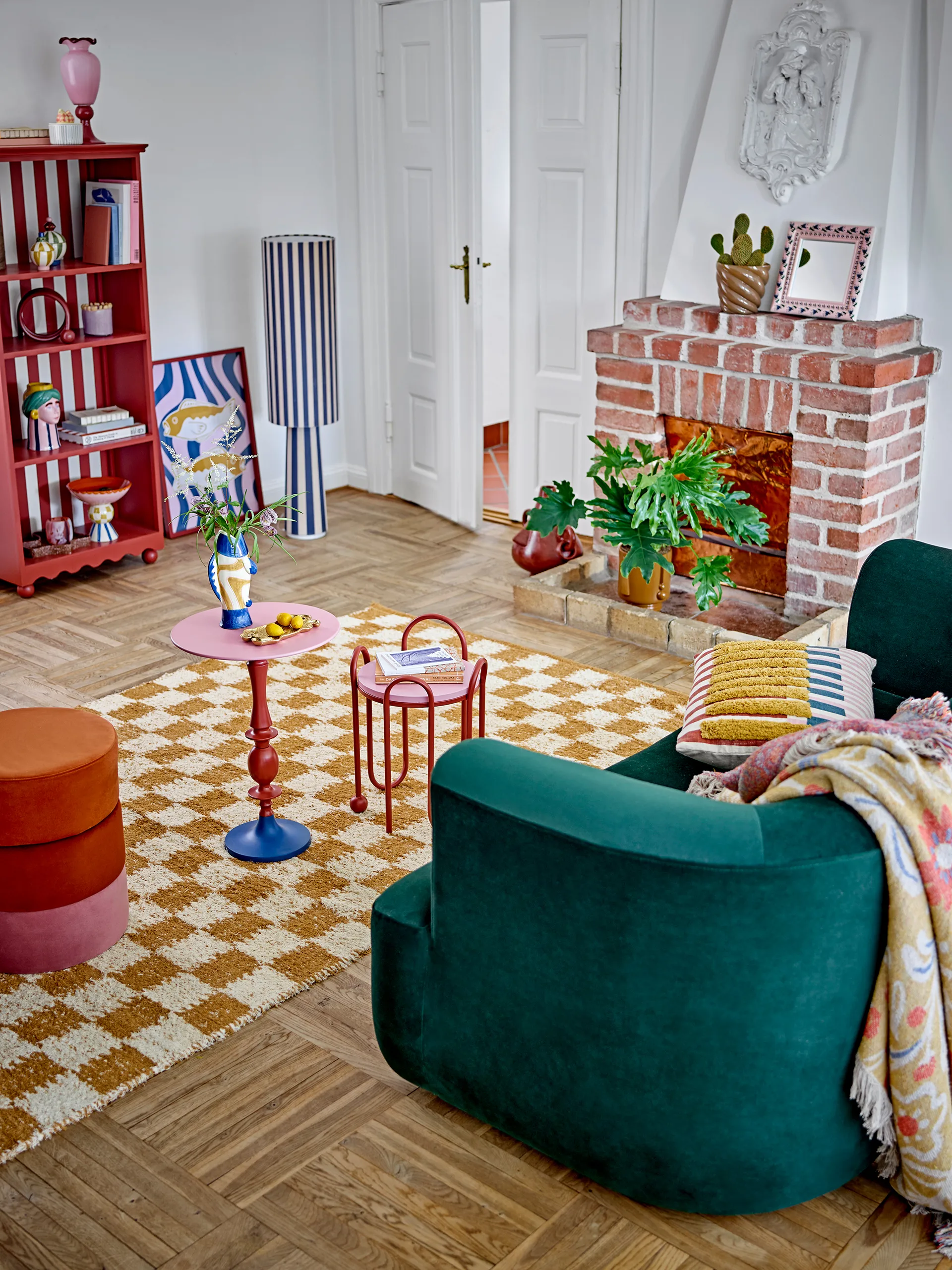 Whimsica side table Ø30.5 cm, Red Bloomingville