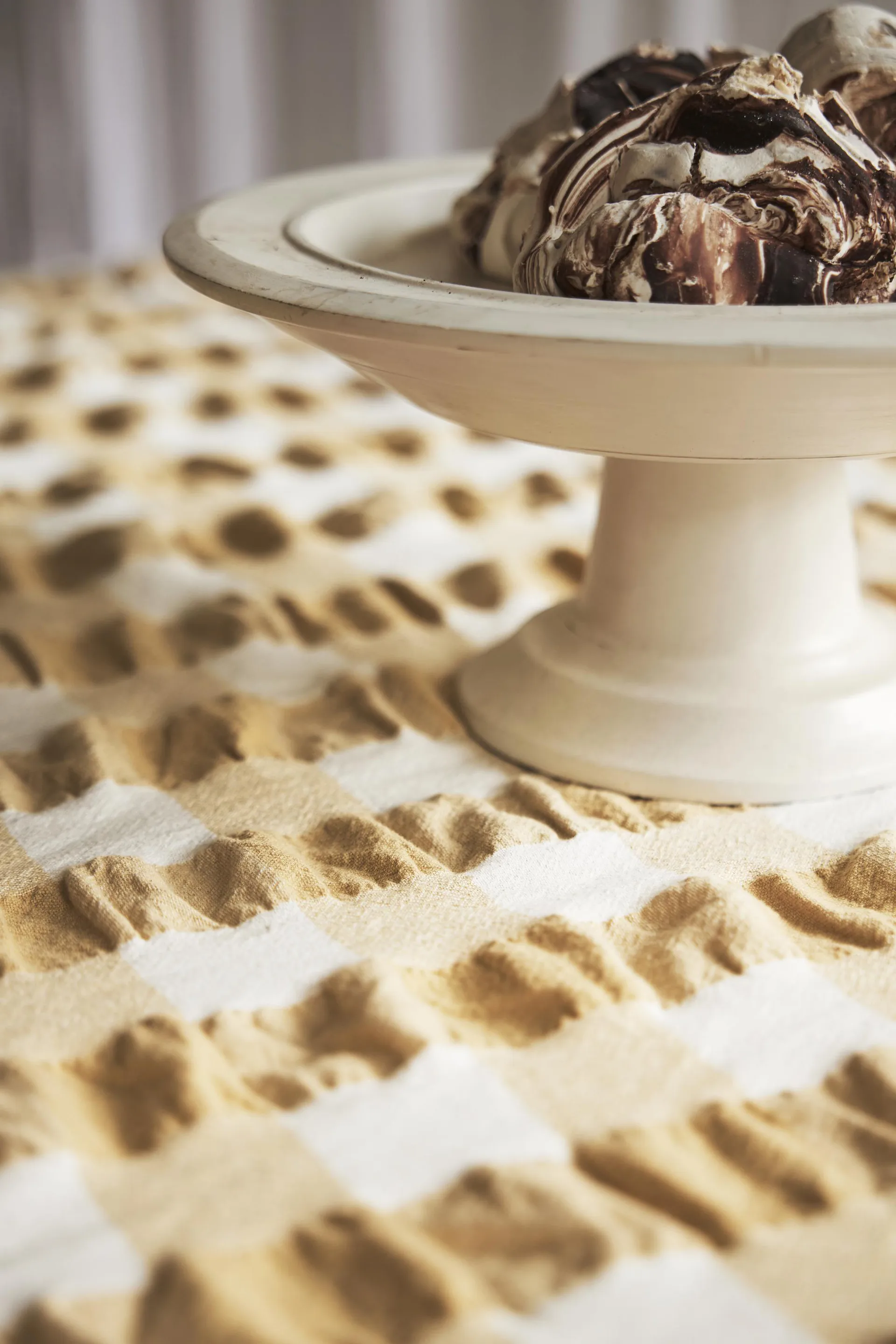 Kullavik tablecloth Ø170 cm, Yellow-white Boel & Jan