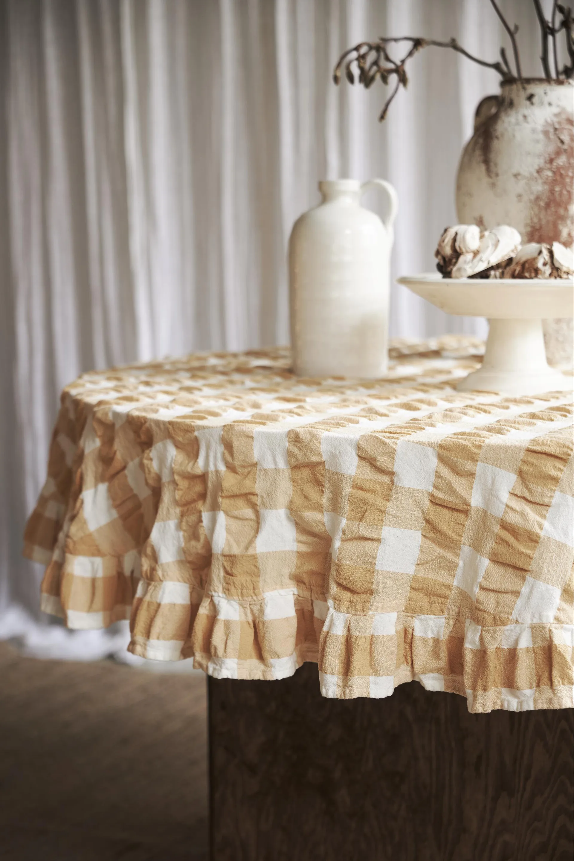 Kullavik tablecloth Ø170 cm, Yellow-white Boel & Jan