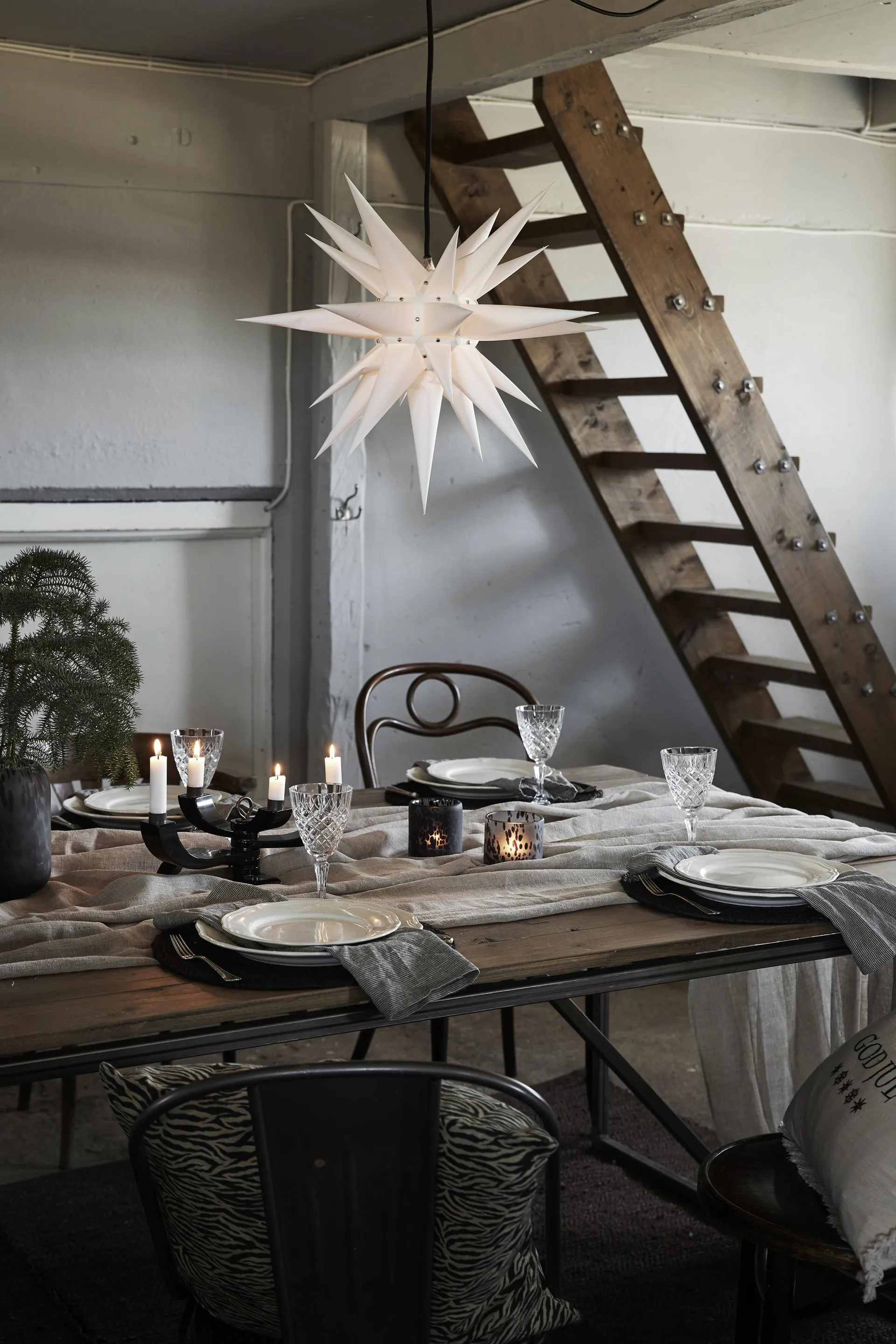 Merida place mat Ø38 cm, Black Boel & Jan