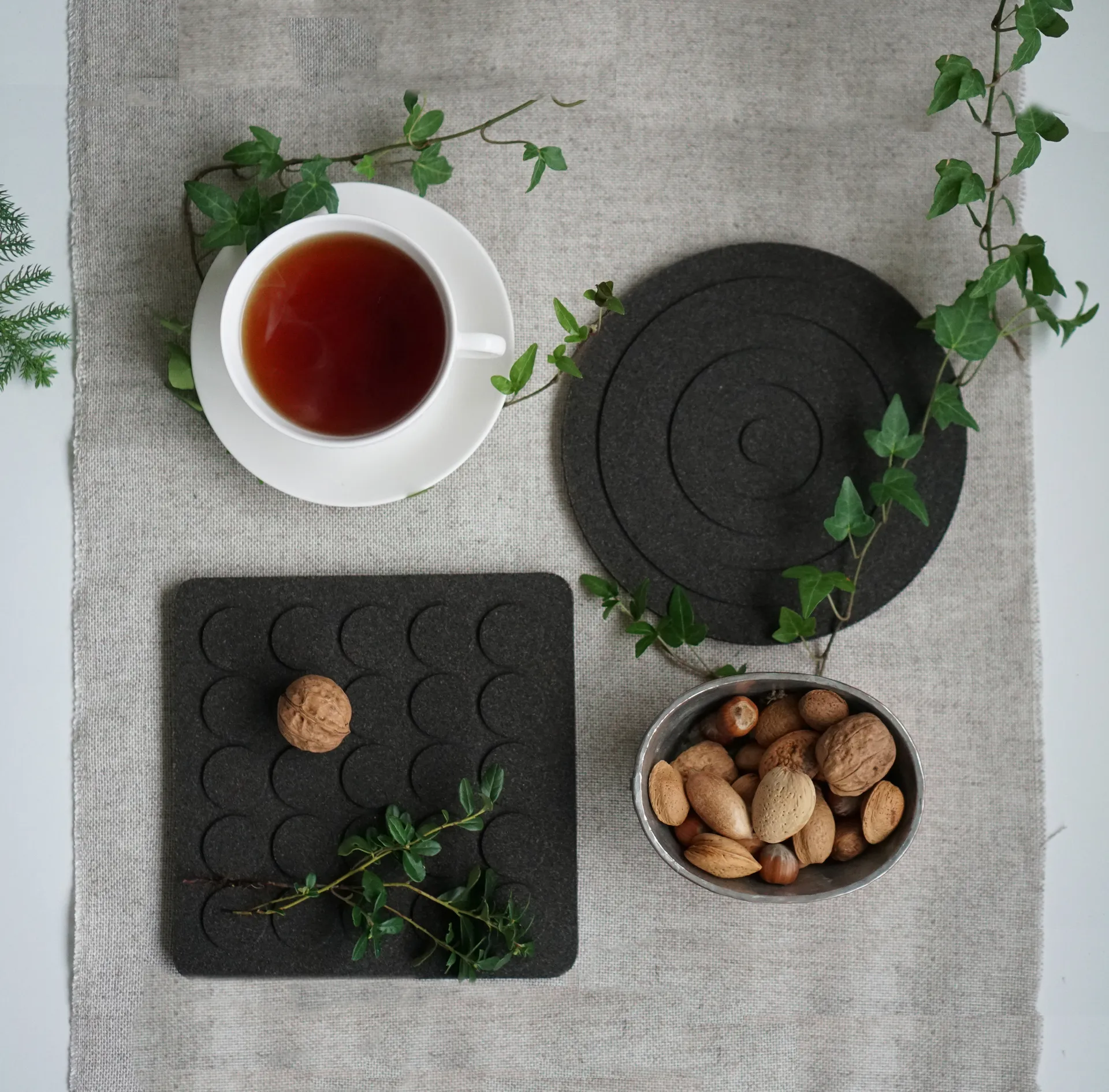 Circle round trivet Ø20 cm, Black Born In Sweden
