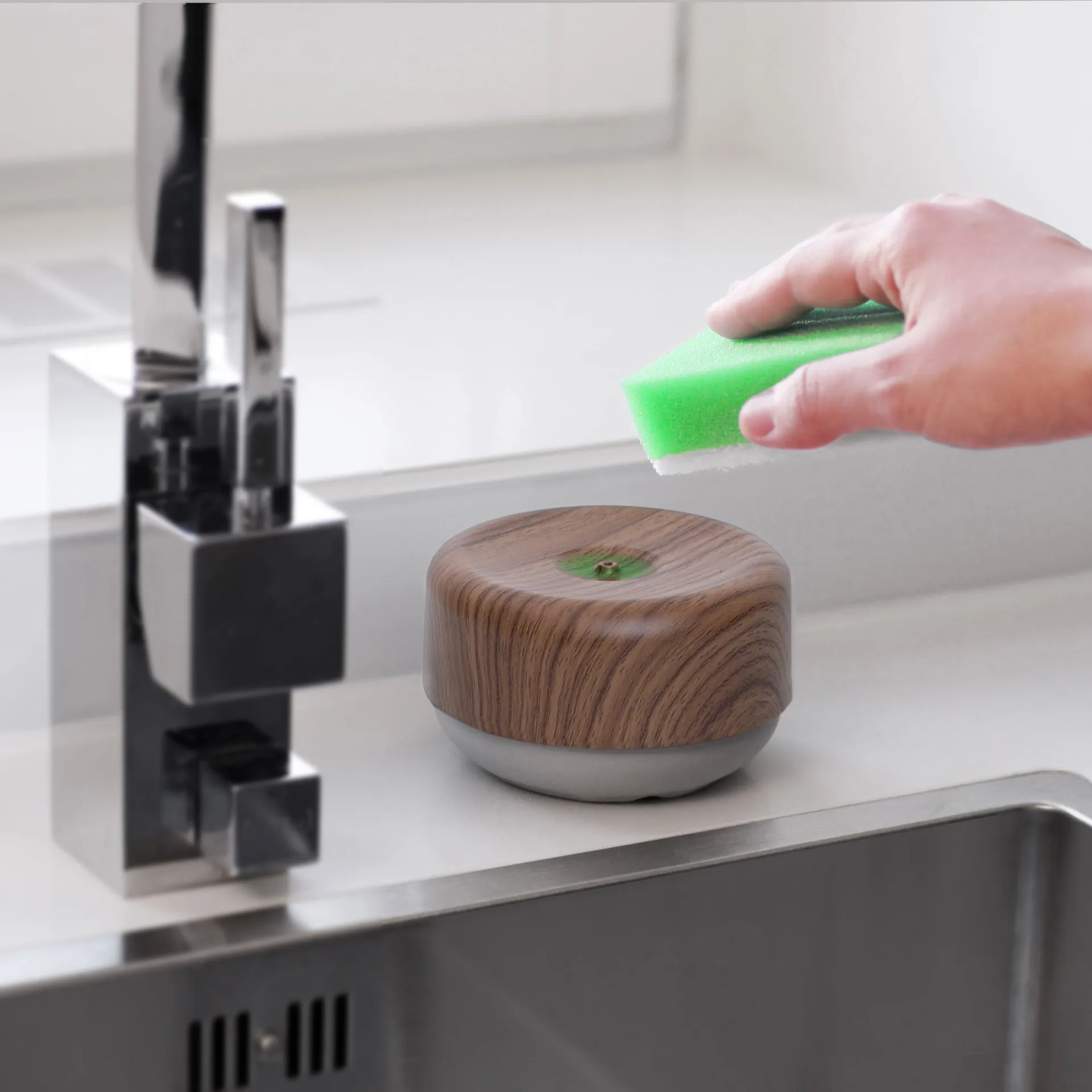 Bosign dish soap pump, Dark wooden details Bosign