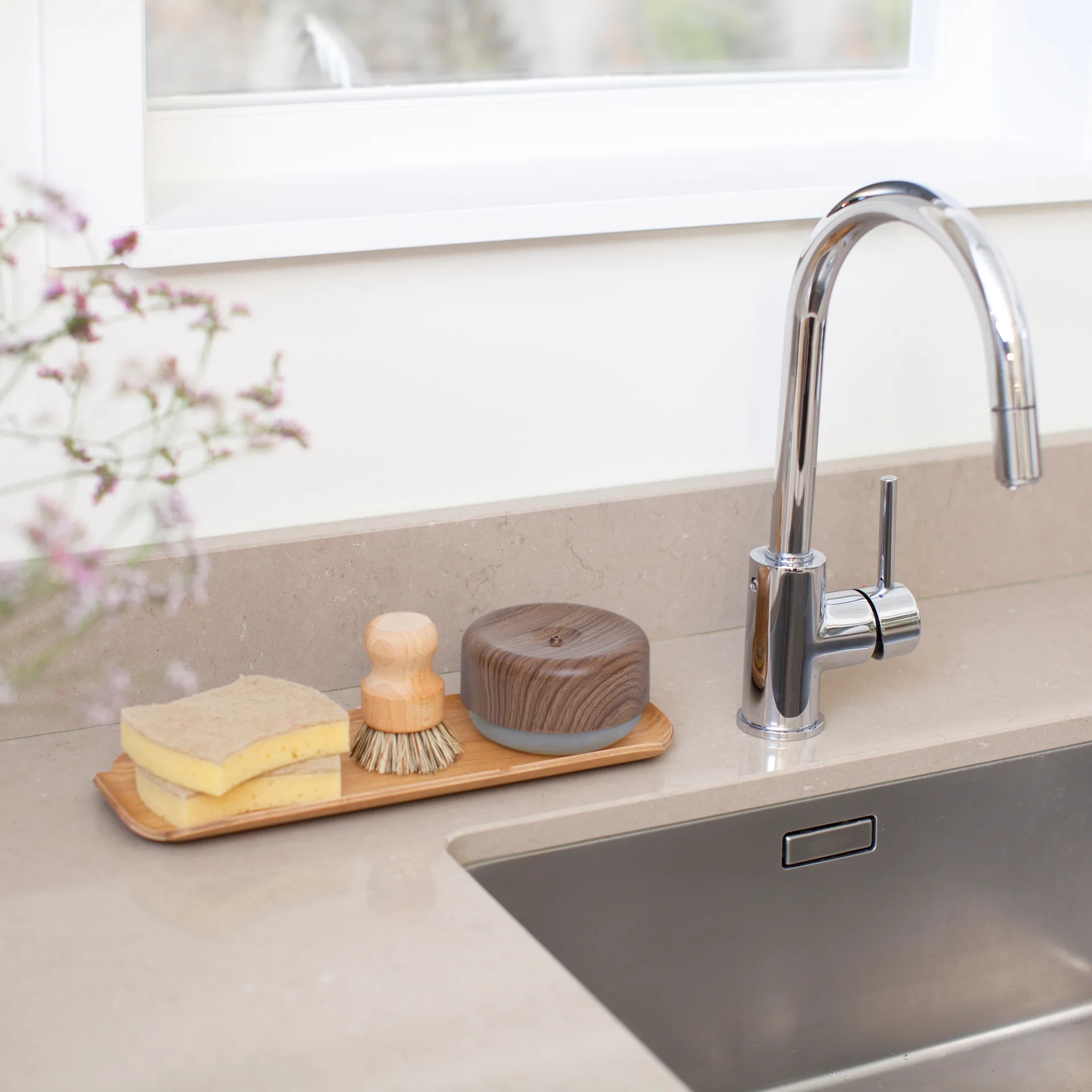 Bosign dish soap pump, Dark wooden details Bosign