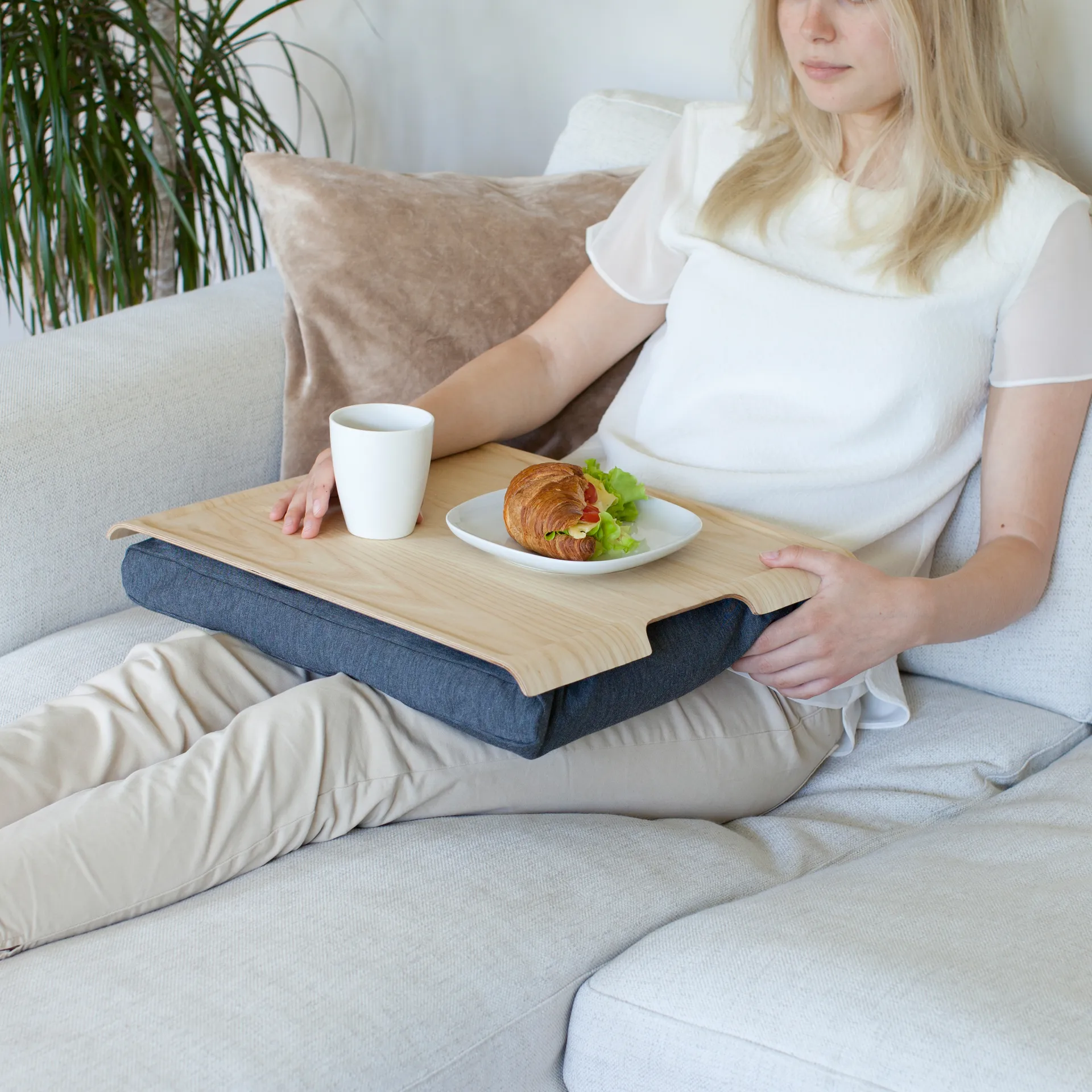 Bosign lap tray, Ash wood-grey Bosign