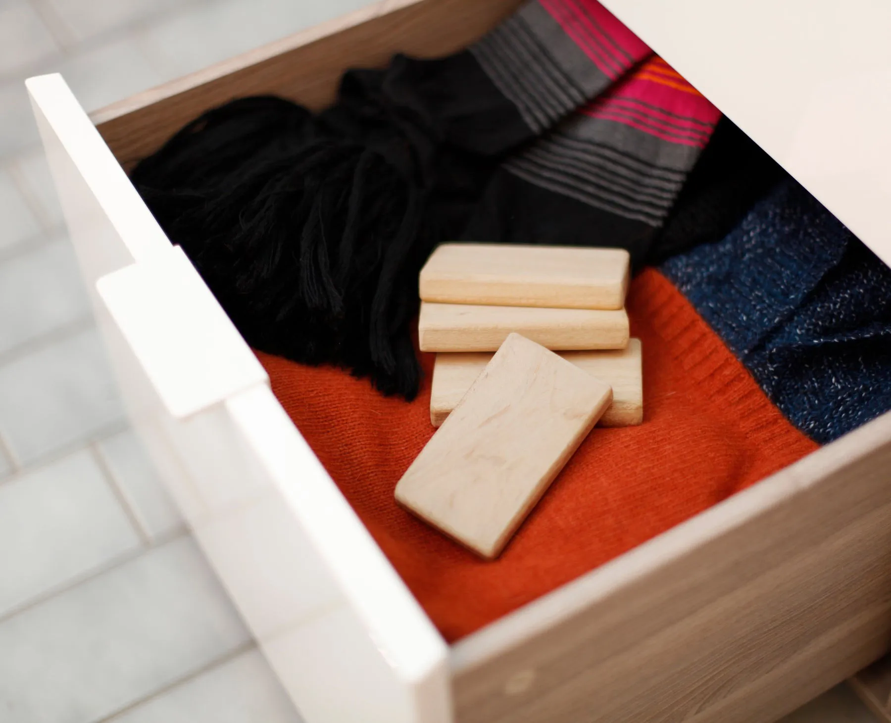 Bosign scent block in white cedarwood, 4-pack Bosign