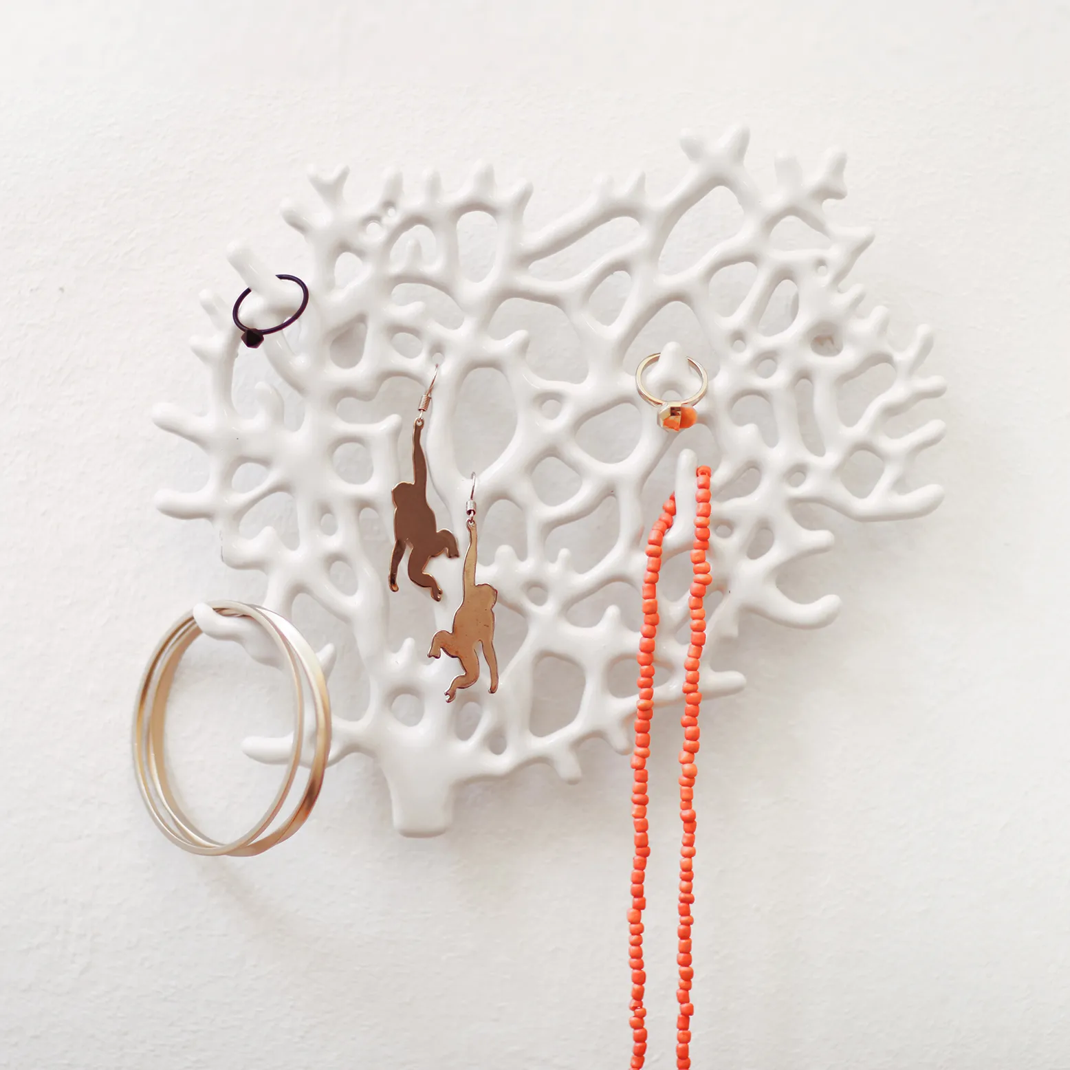 Coral jewellery hanger, white Bosign