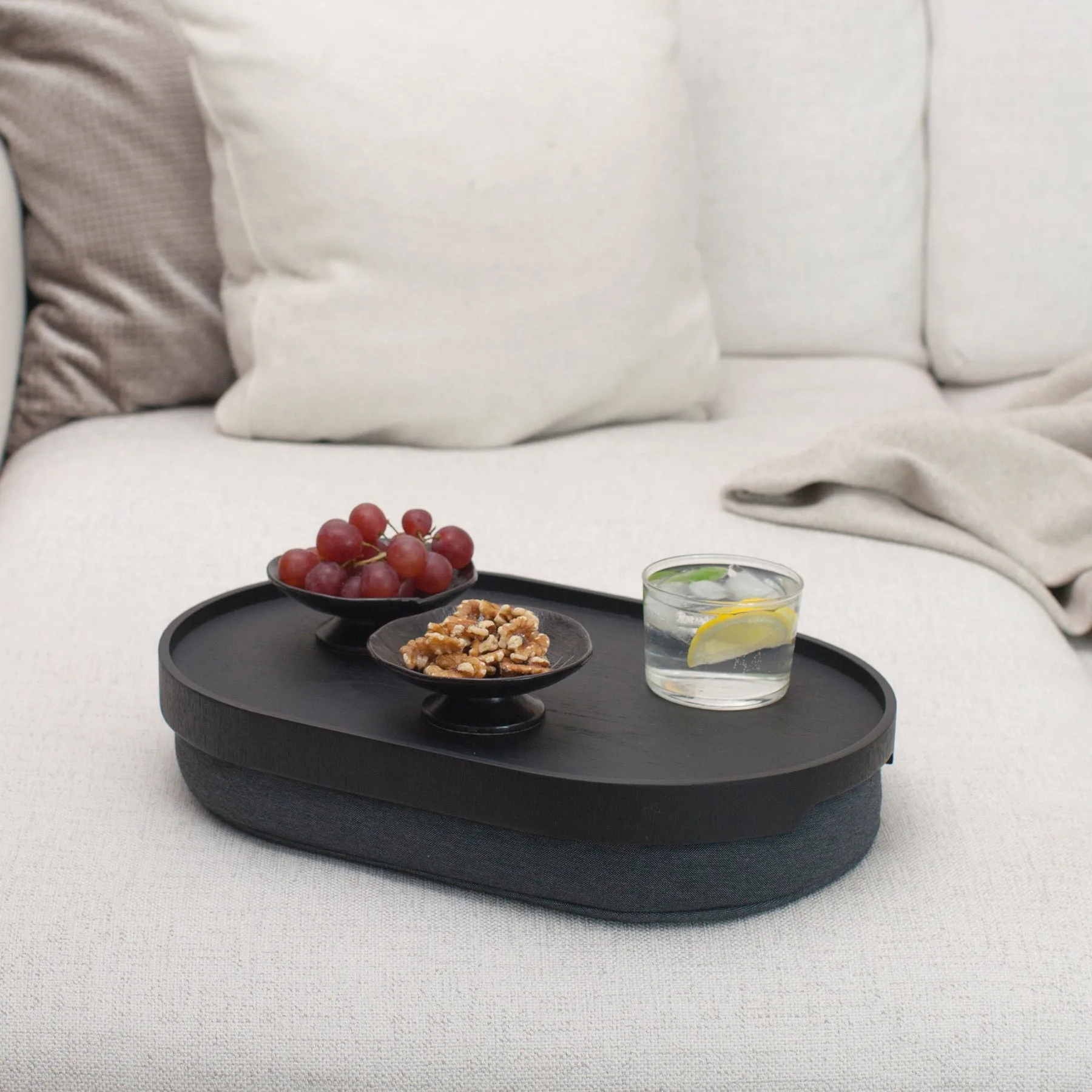 CurveLine™ anti-slip knee tray 39x26 cm, Black willow-grey Bosign