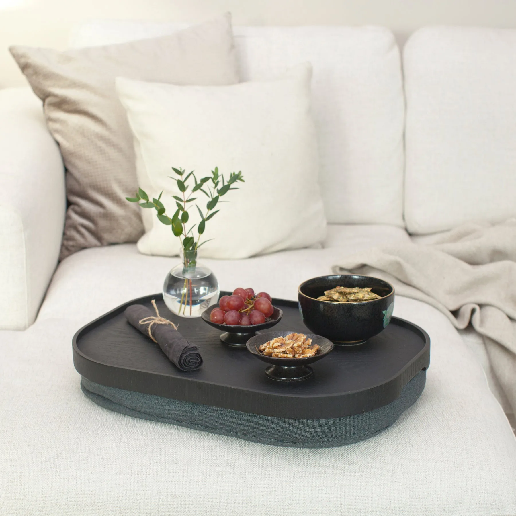 CurveLine™ anti-slip knee tray 47x34 cm, Black willow-grey Bosign
