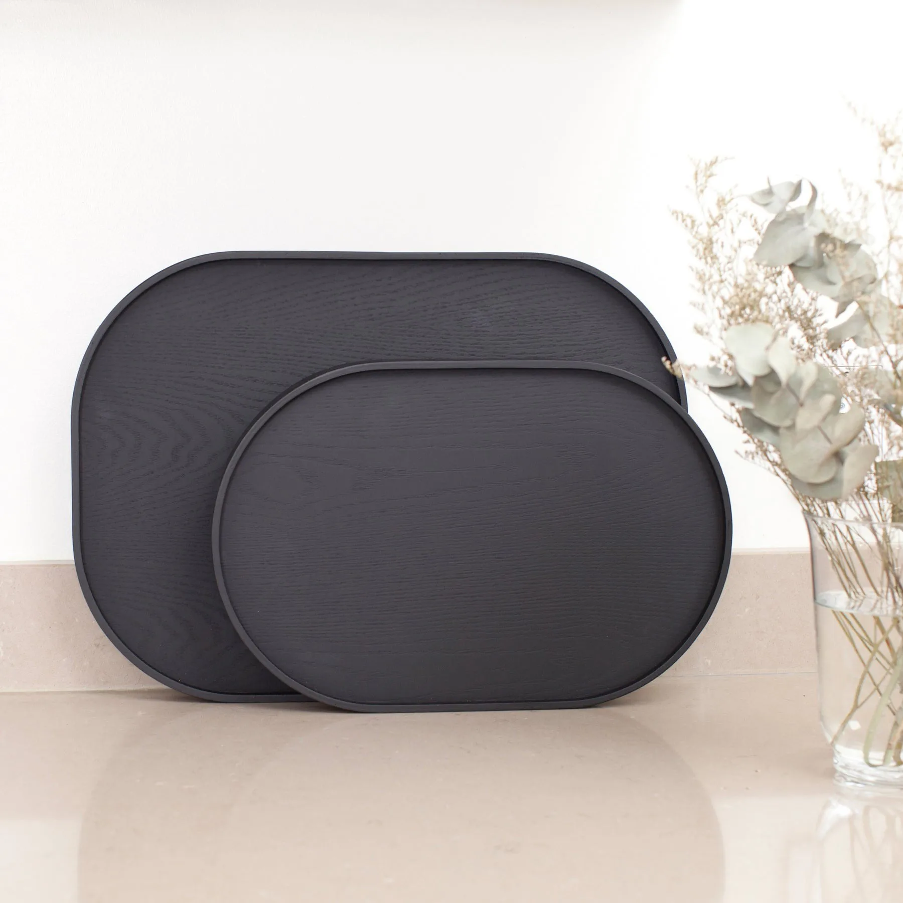 CurveLine™ Serving Tray anti-slip 47x34 cm, Black willow wood Bosign