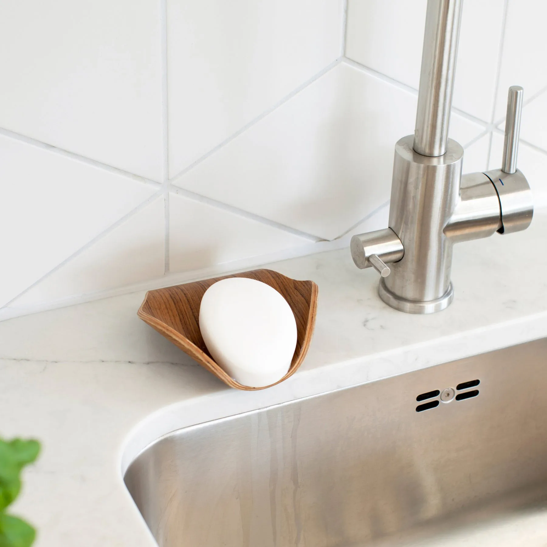 Leaf™ Soap Dish with Drainage 11.5x11.5 cm, Walnut Bosign