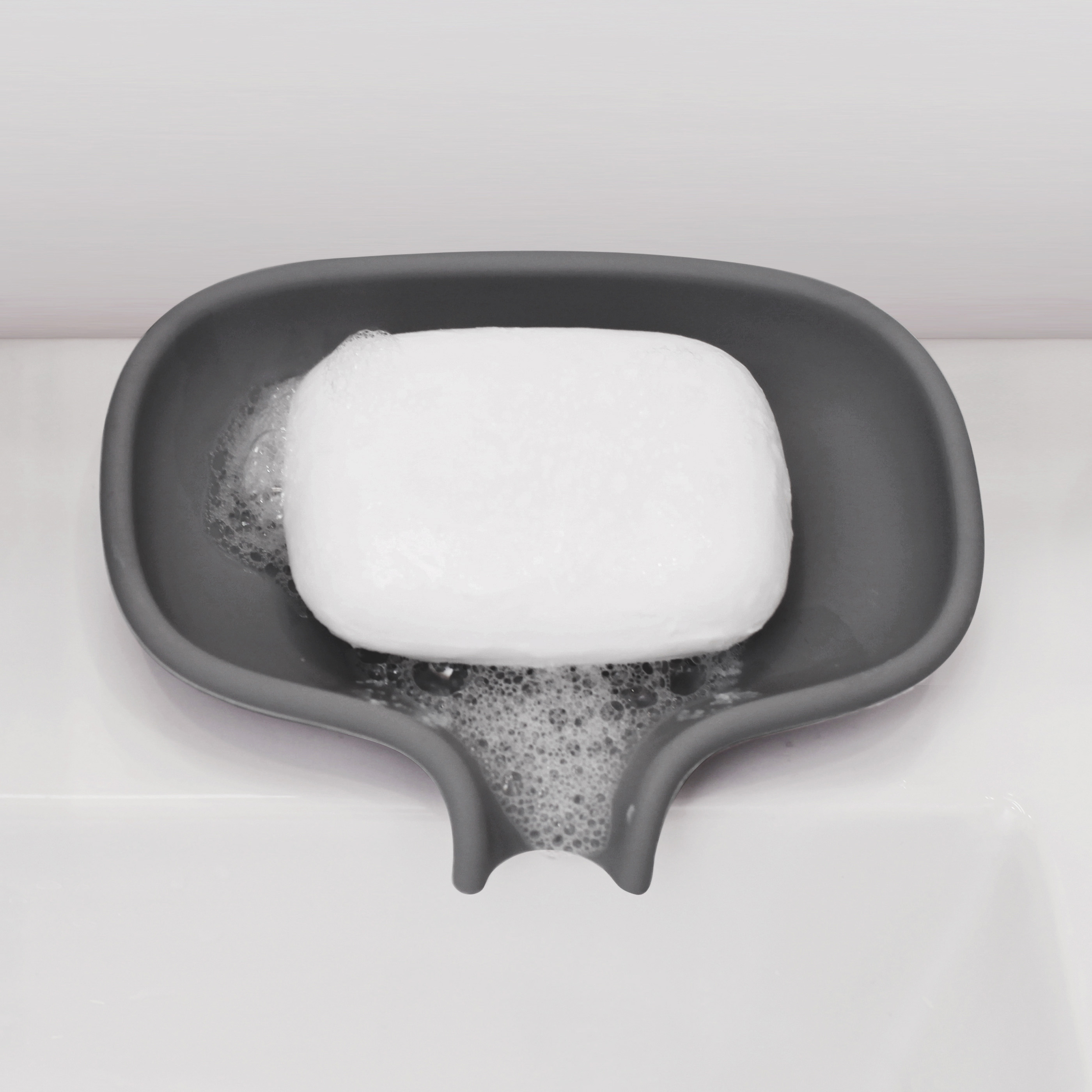 https://www.nordicnest.com/assets/blobs/bosign-soap-dish-with-drainage-spout-silicone-grafite-grey/509631-01_5_EnvironmentImage-48164aff72.jpg