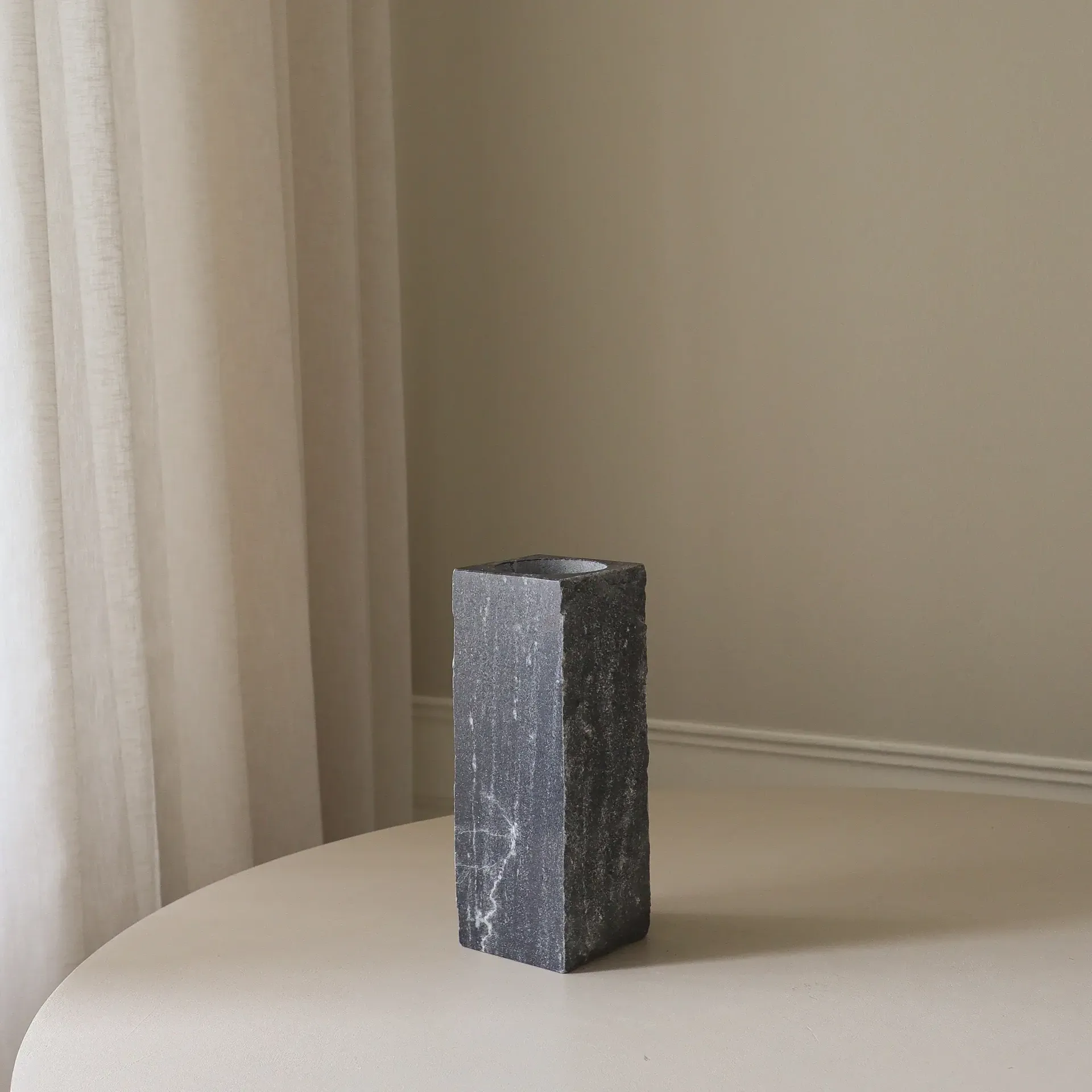 Cartier Edge marble vase, Medium, 30 cm Botané