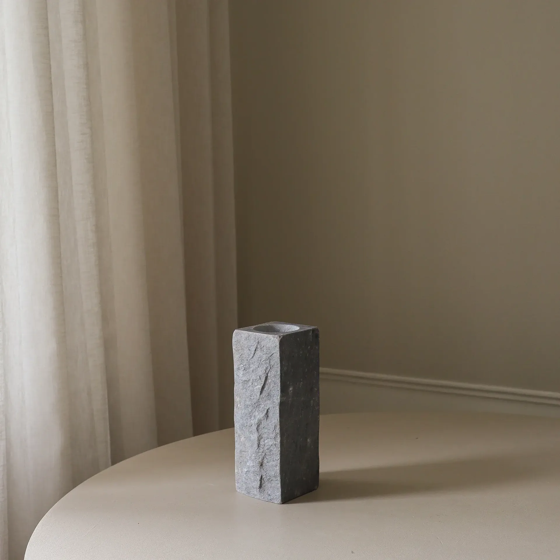 Cartier Edge marble vase, Small, 25 cm Botané