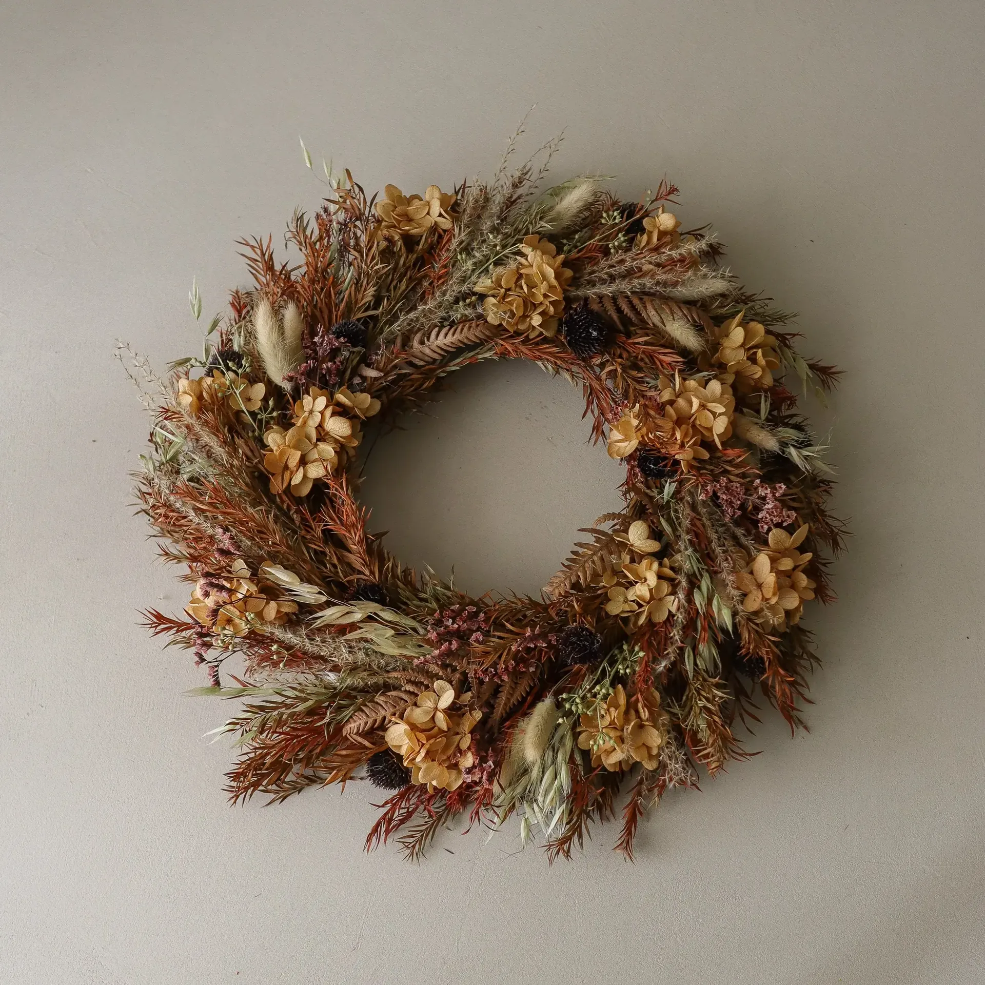 Golden Meadow Wreath wreath, Hydrangea-dried grass-fern-hare’s ear, Ø40 cm Botané