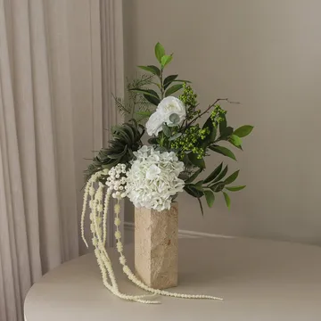 Green veil artificial bouquet - Ranunculus, hydrangea, amaranth, 85 cm - Botané