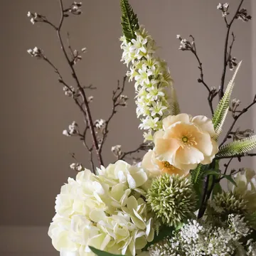 Ivory Cascade artificial bouquet - Snowberry branch-cherry branch-poppy-hydrangea 13 pcs - Botané