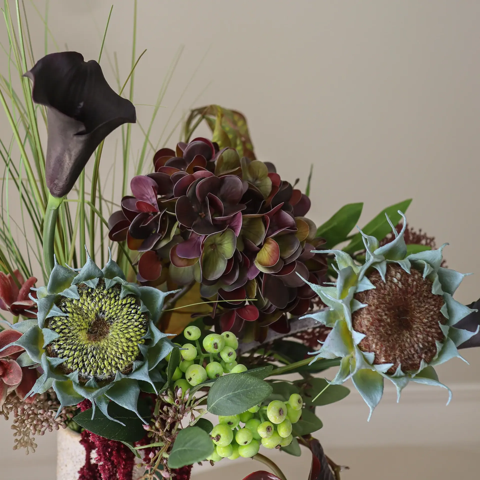 Woodland Nocturne artificial bouquet, Calla-anthurium-hydrangea-autumn sunflower, 112 cm, 14 pcs Botané