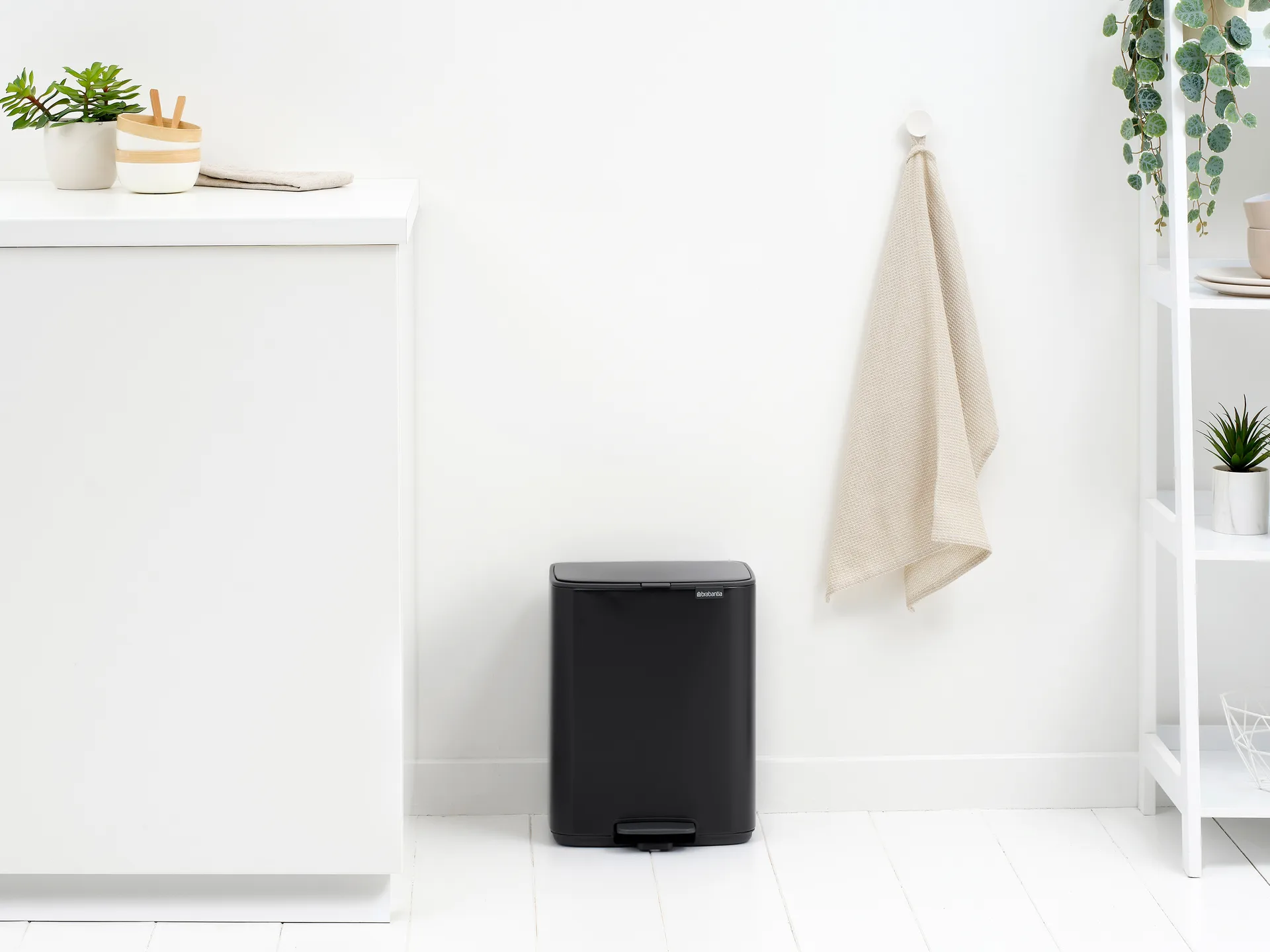 Bo pedal bin 12 L, Matt Black Brabantia