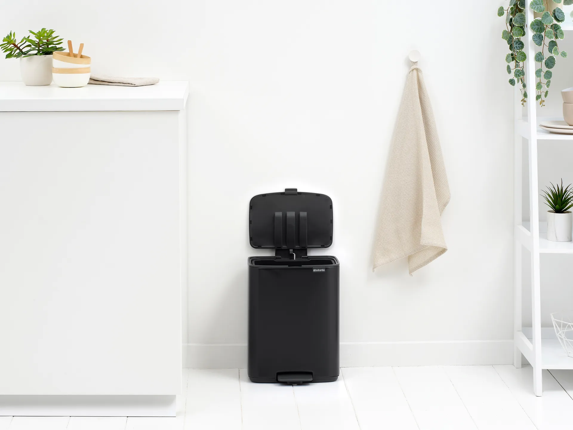 Bo pedal bin 12 L, Matt Black Brabantia