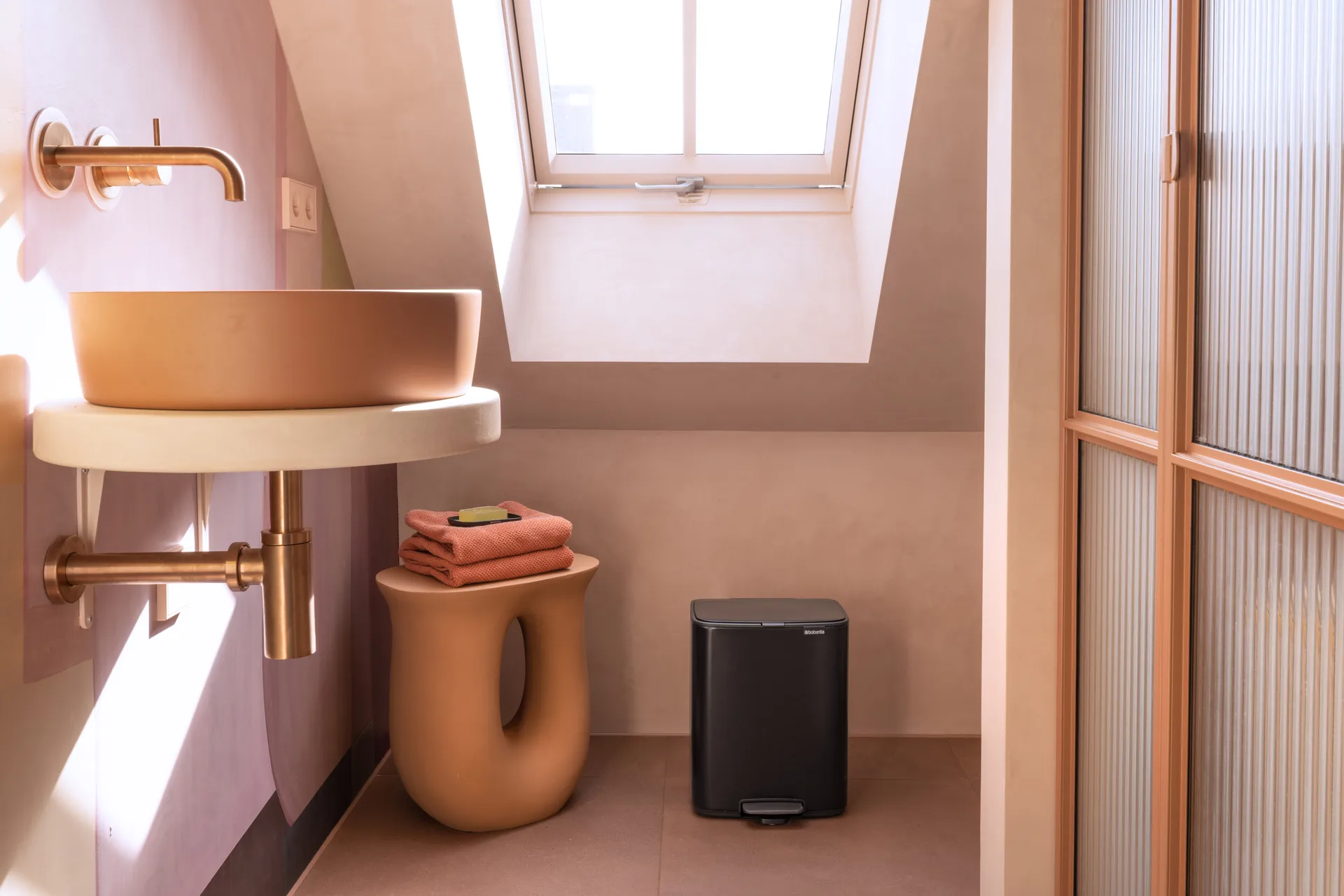 Bo pedal bin 12 L, Matt Black Brabantia