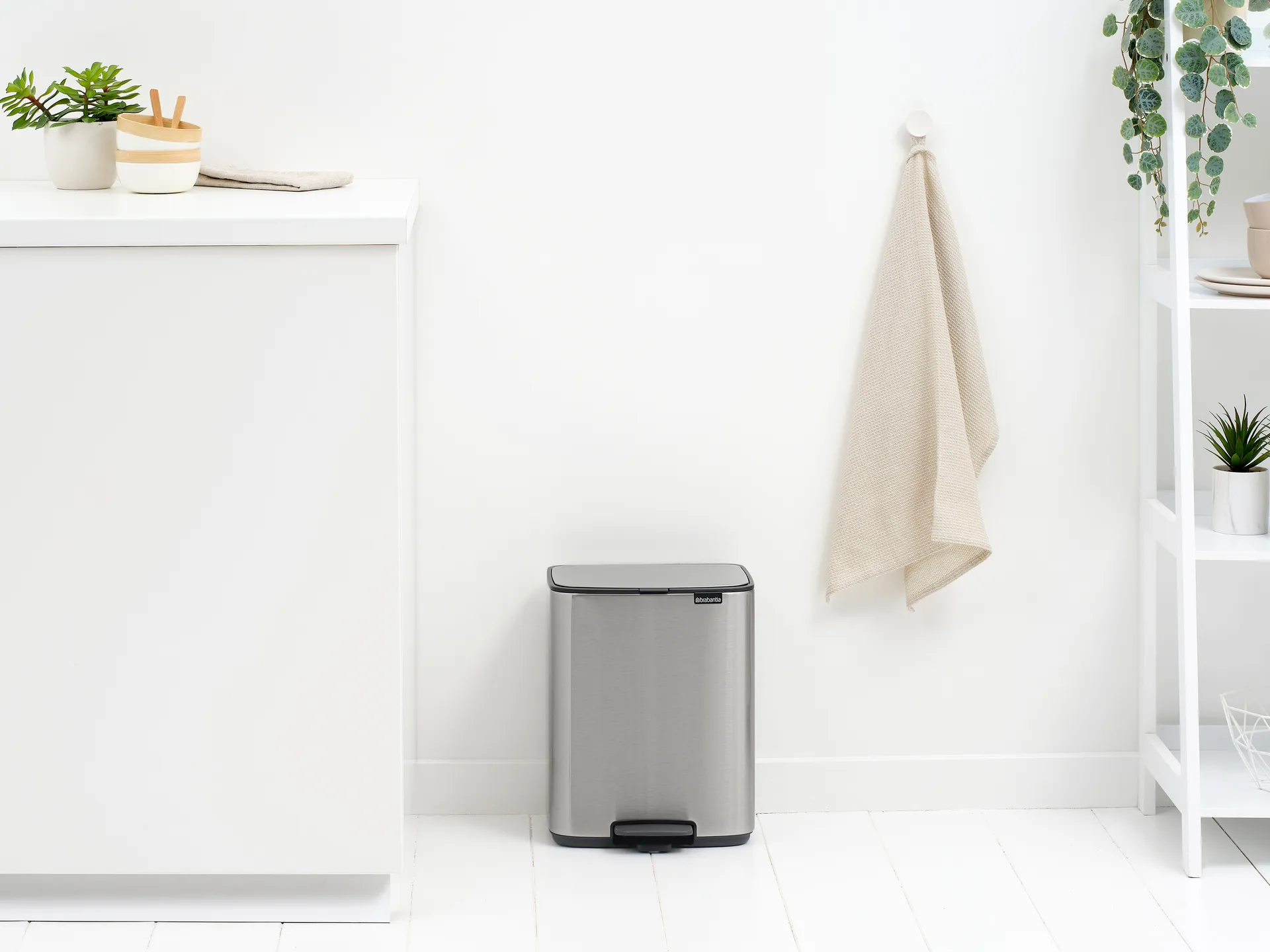 Bo pedal bin 12 L, Matte Steel Fingerprint Proof Brabantia