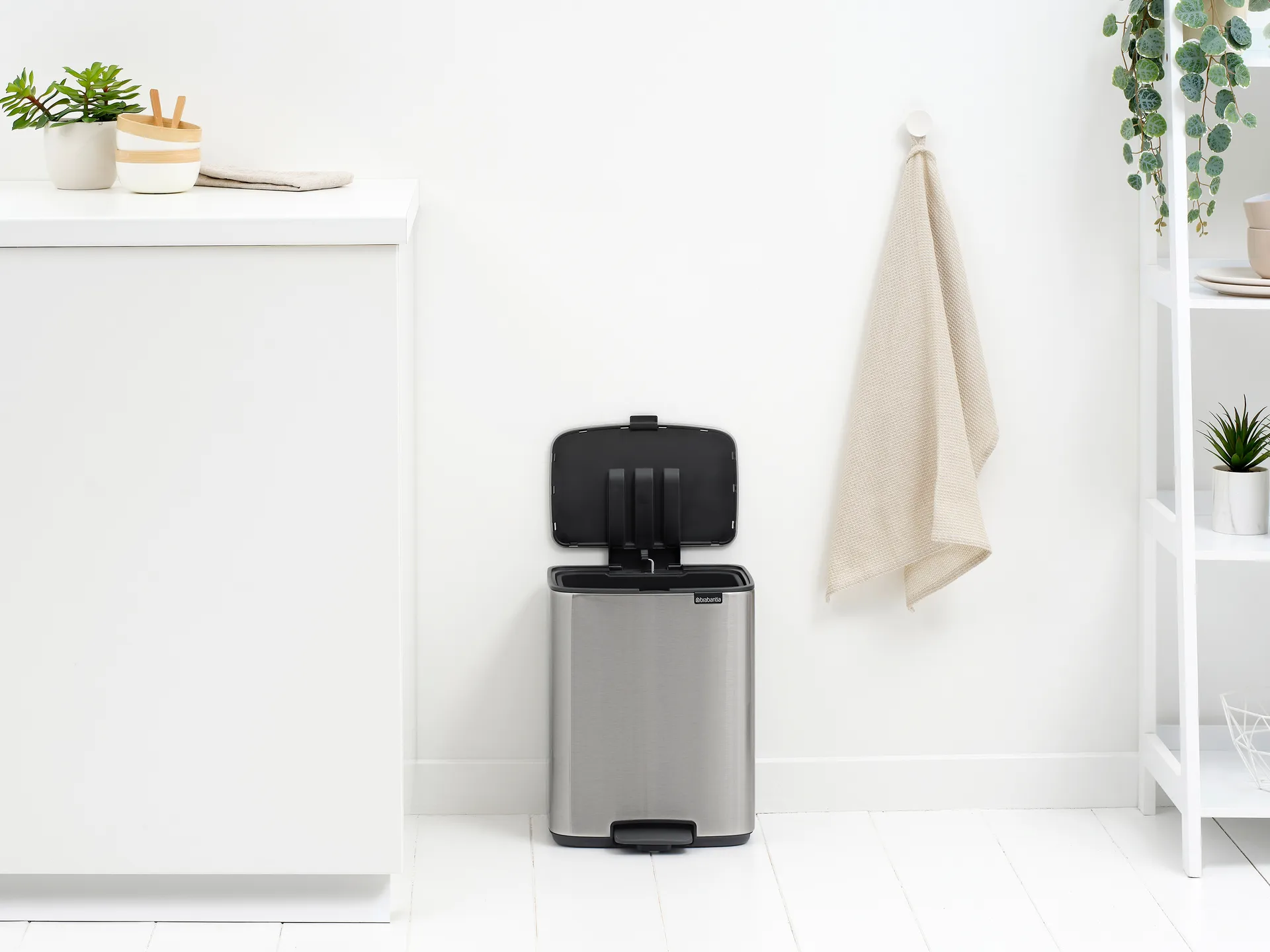 Bo pedal bin 12 L, Matte Steel Fingerprint Proof Brabantia