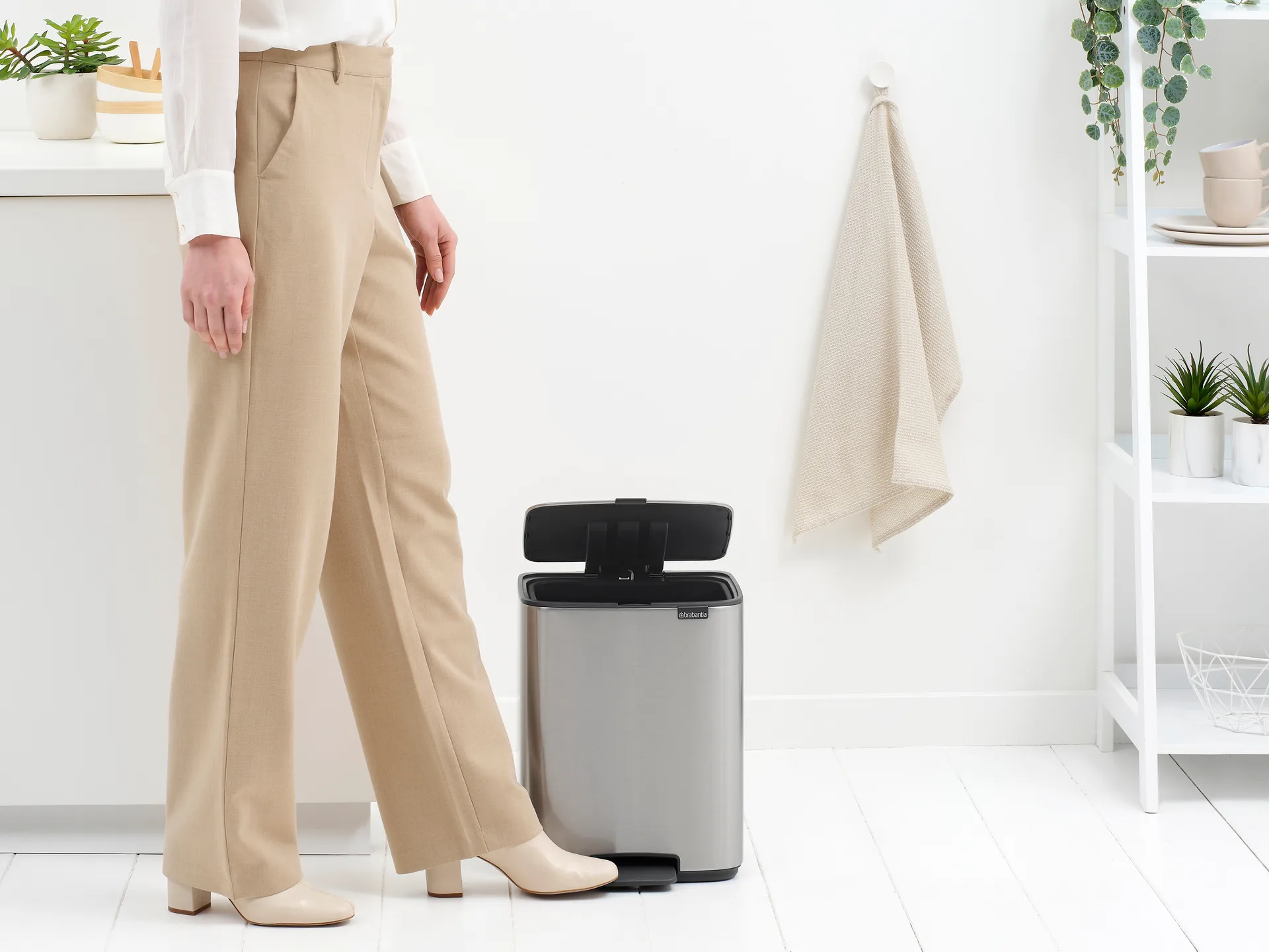 Bo pedal bin 12 L, Matte Steel Fingerprint Proof Brabantia