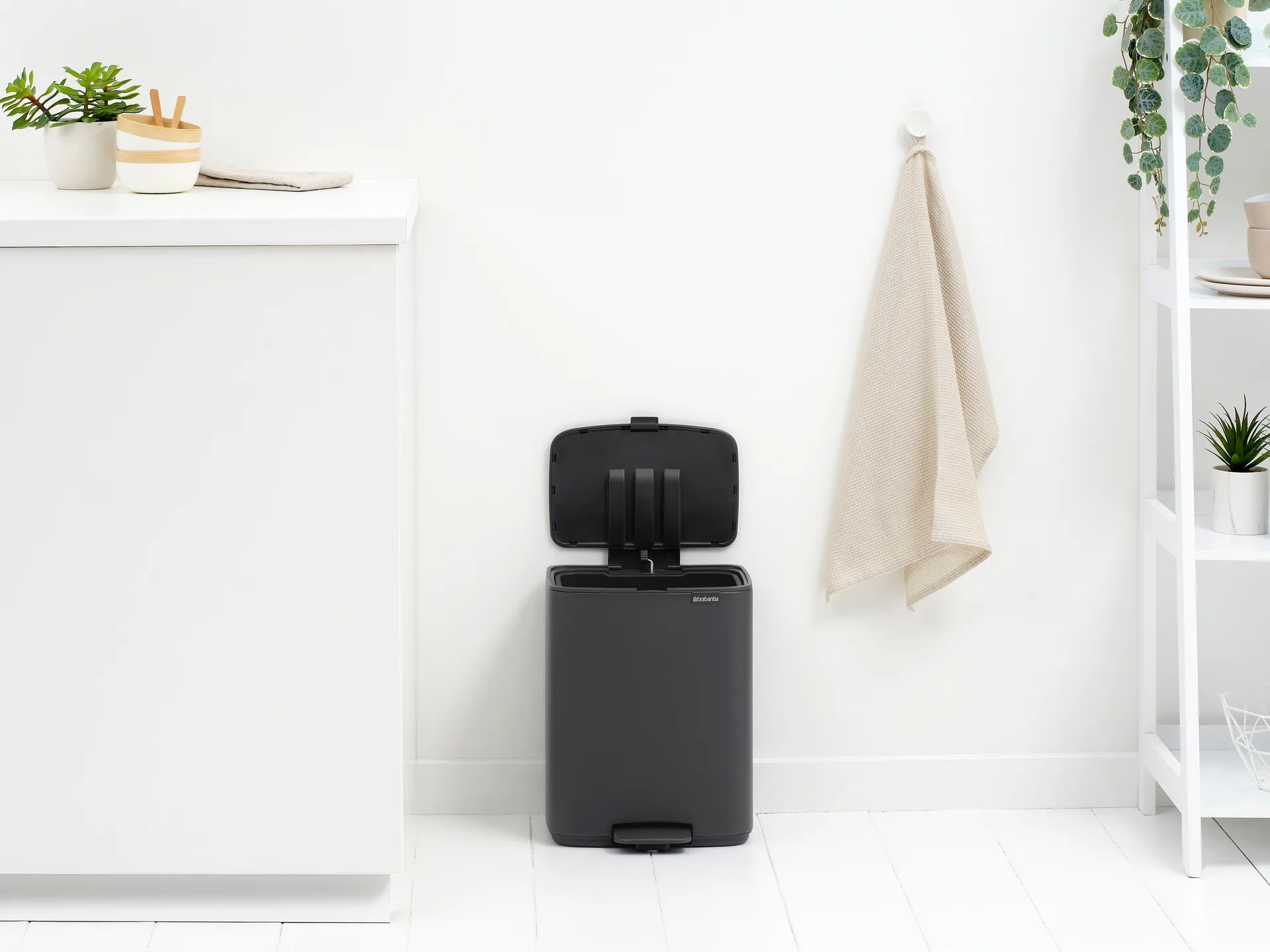 Bo pedal bin 12 L, Mineral Infinite Grey Brabantia