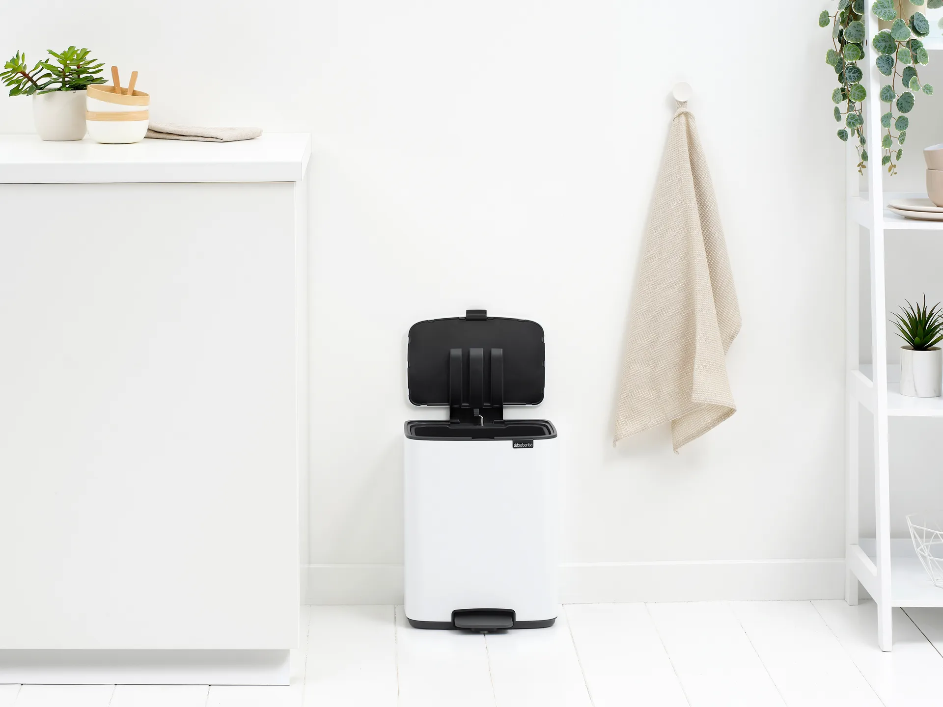 Bo pedal bin 12 L, White Brabantia
