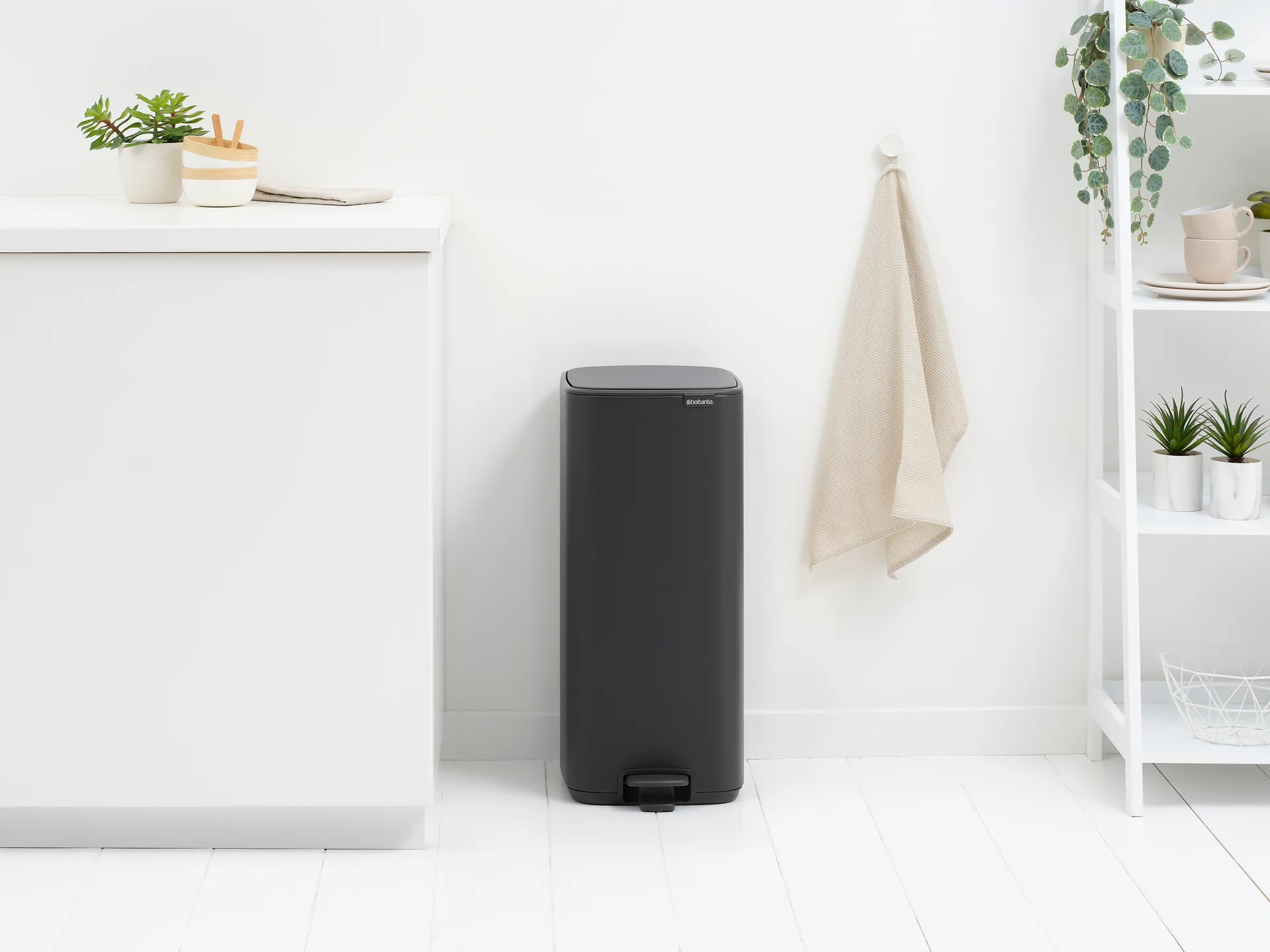 Bo pedal bin 30 L, Mineral Infinite Grey Brabantia