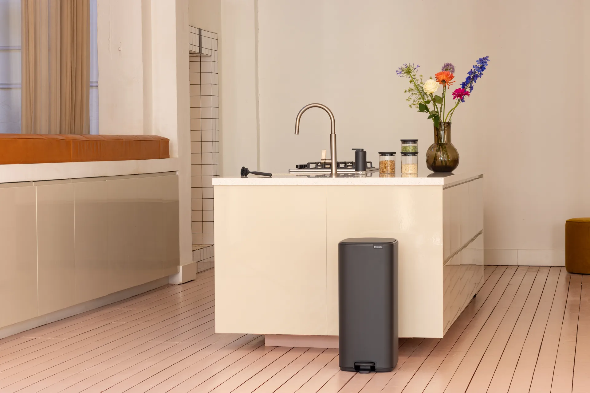 Bo pedal bin 30 L, Mineral Infinite Grey Brabantia