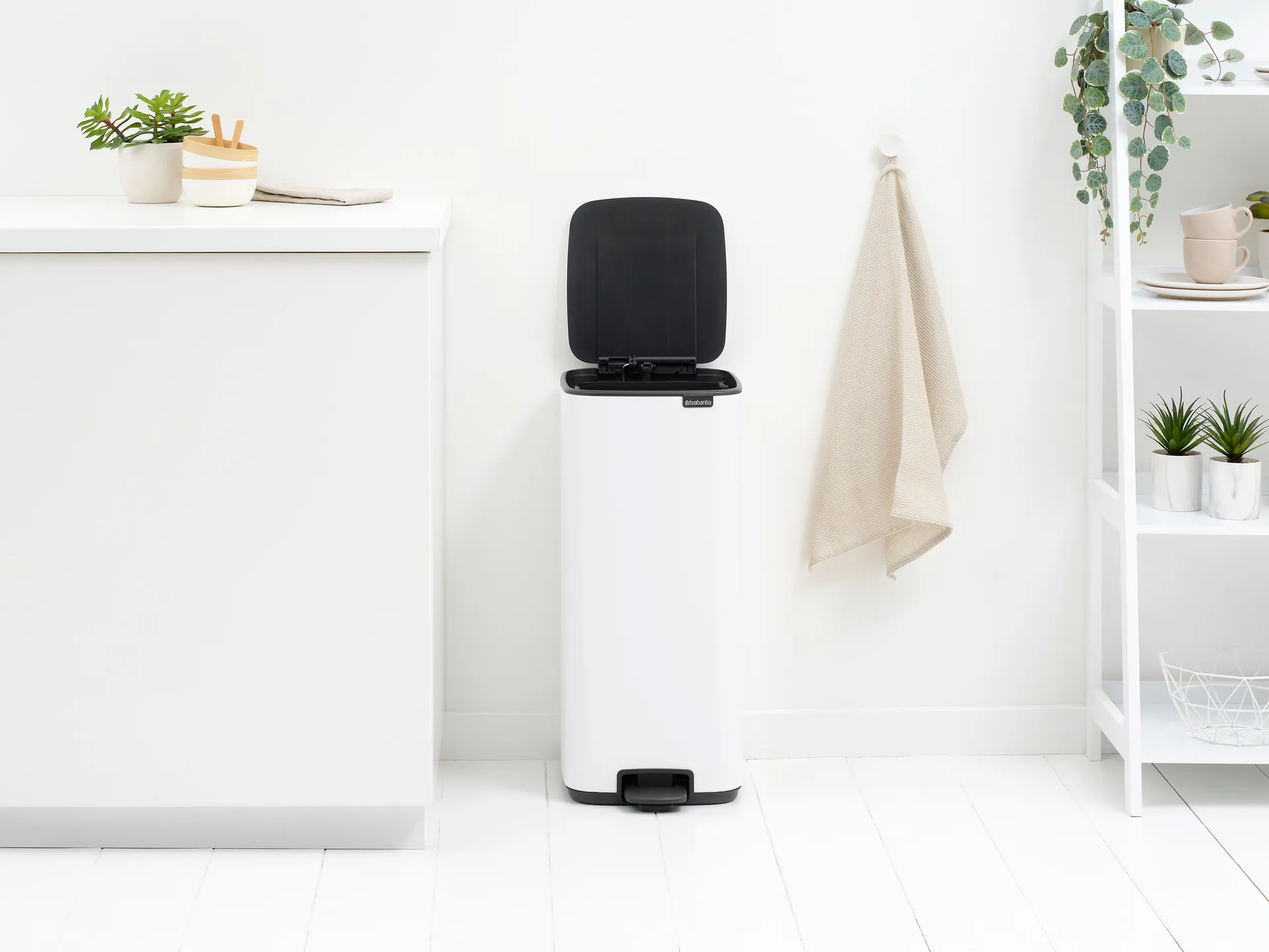 Bo pedal bin 30 L, White Brabantia