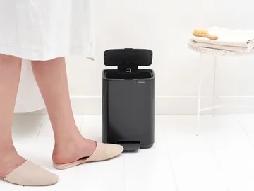 Bo pedal bin 4 L - Matt Black - Brabantia