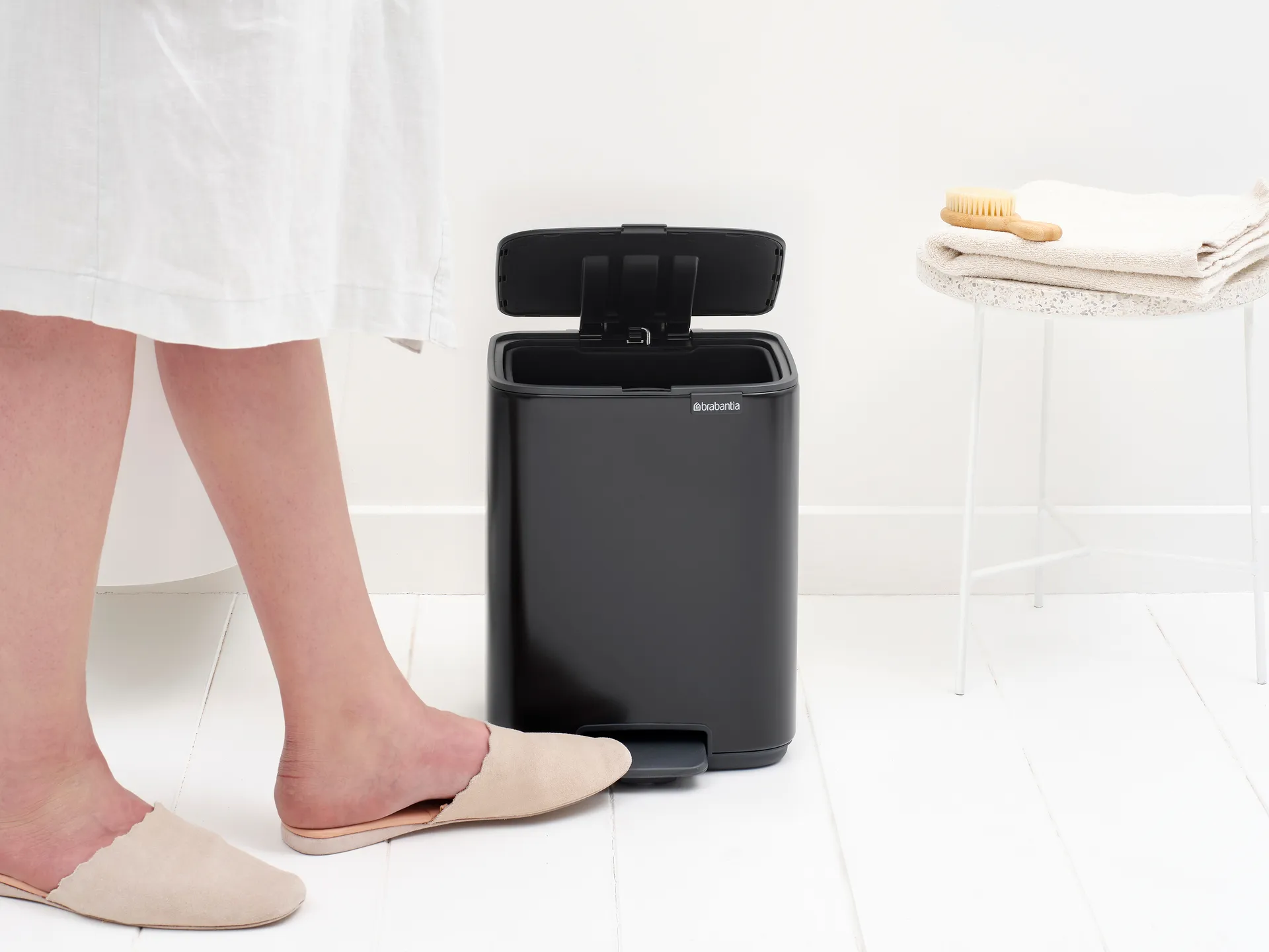 Bo pedal bin 7 L, Matt Black Brabantia