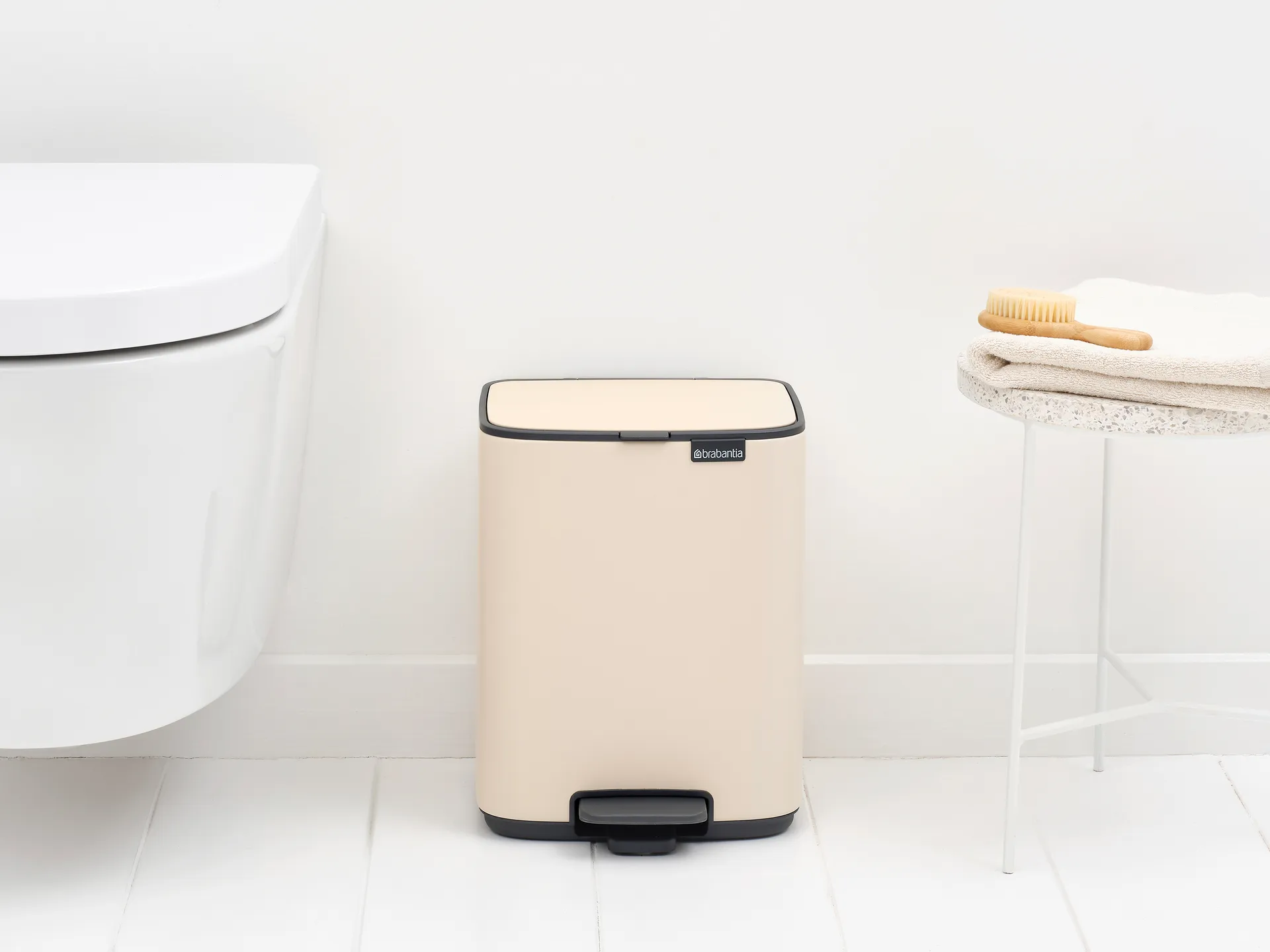 Bo pedal bin 7 L, Soft Beige Brabantia