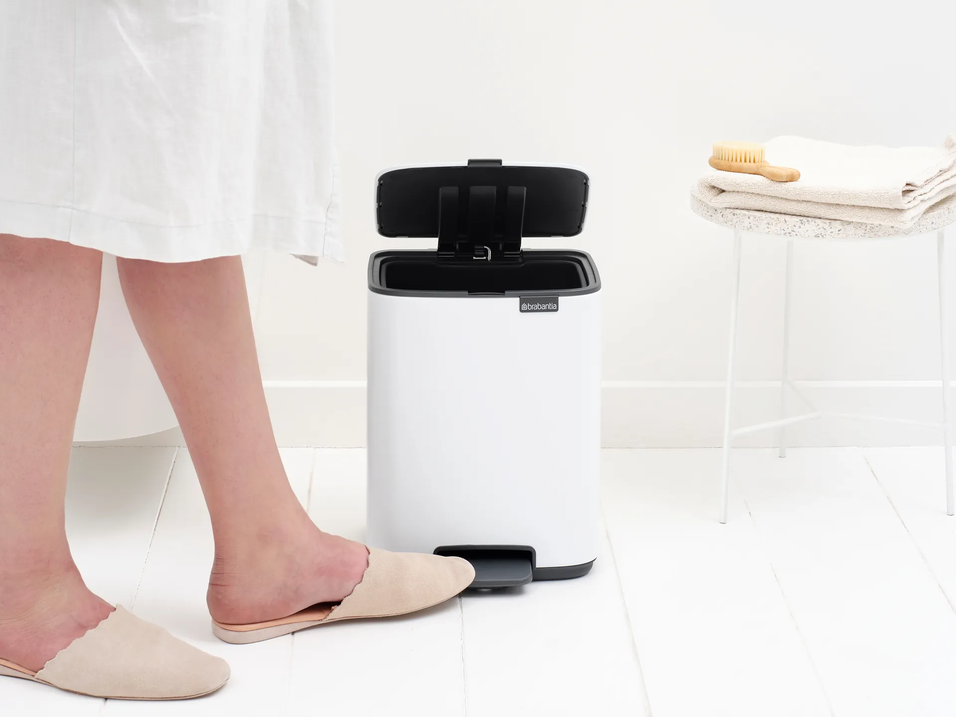 Bo pedal bin 7 L, White Brabantia