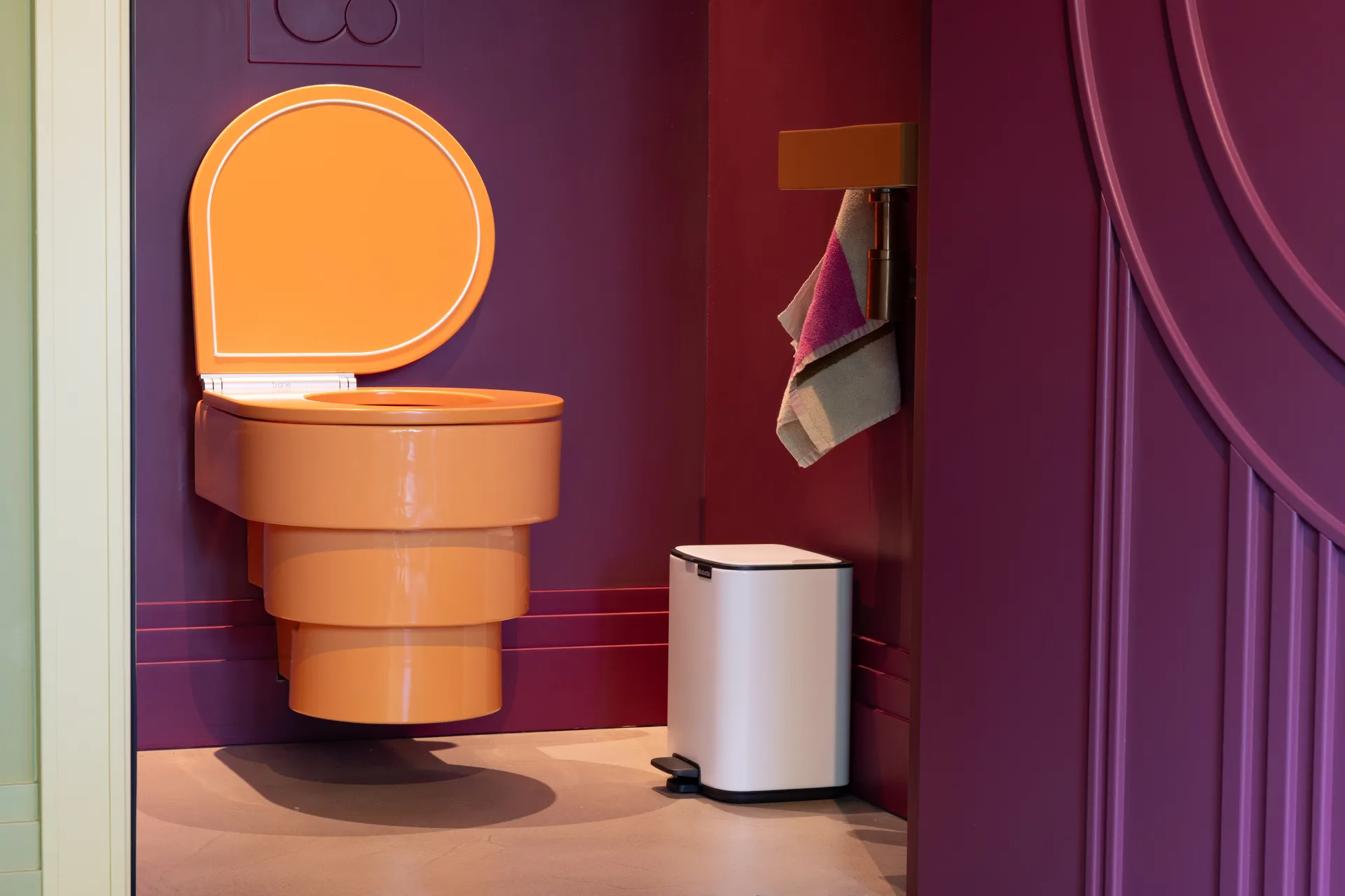 Bo pedal bin 7 L, White Brabantia