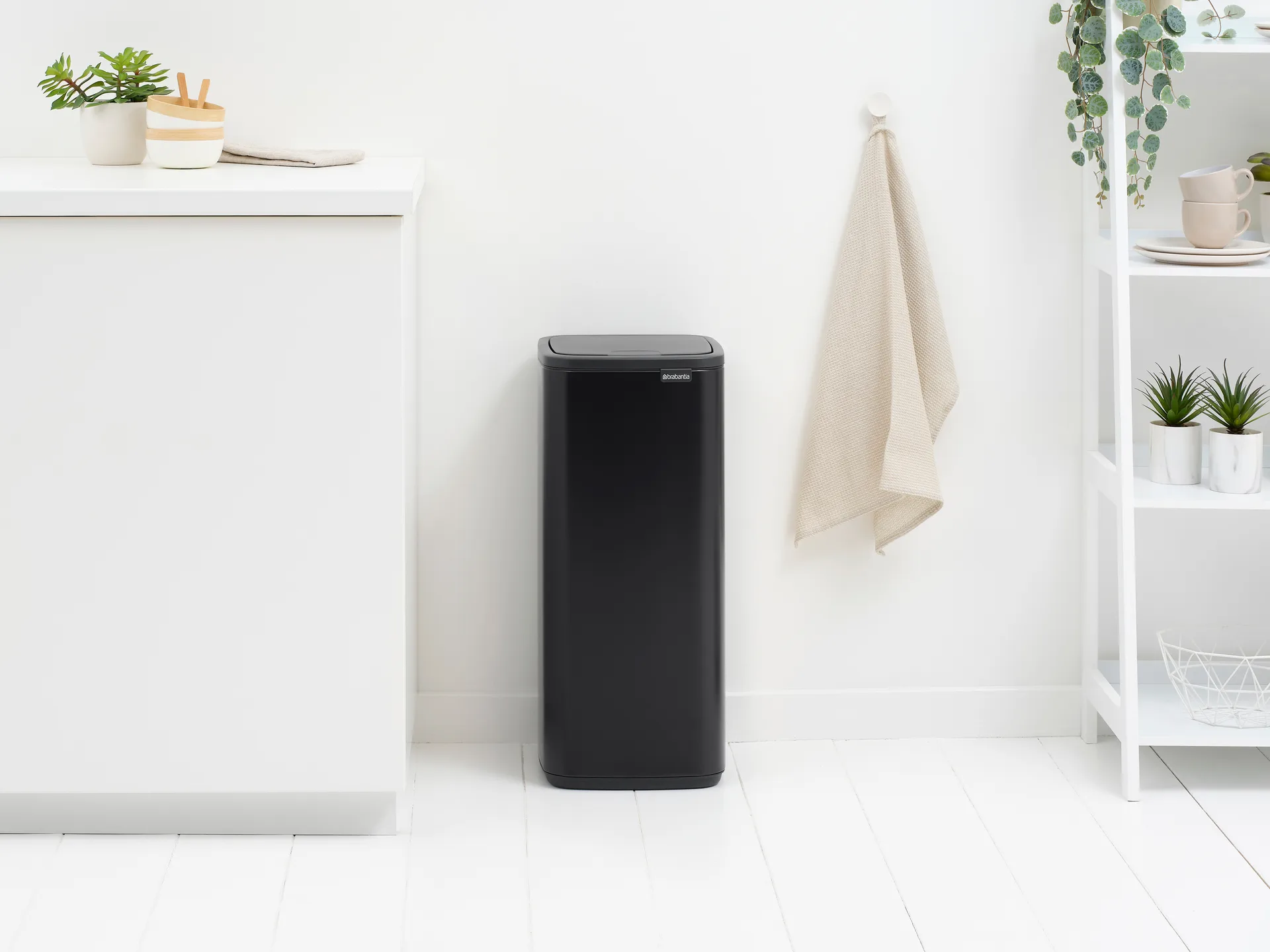Bo Touch Bin 30 L, Matt Black Brabantia