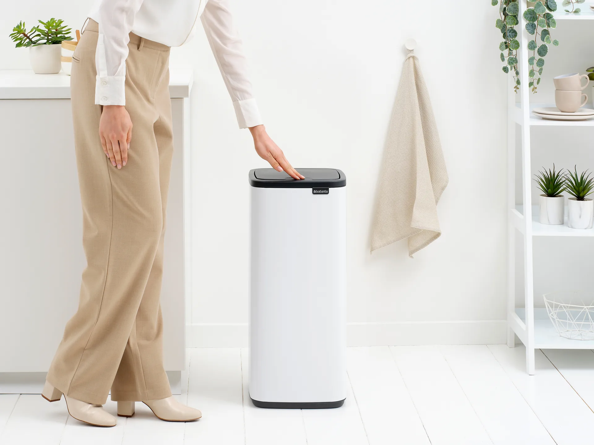 Bo Touch Bin 30 L, White Brabantia