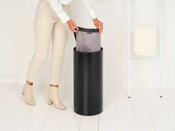 Brabantia laundry basket with plastic lid 35 L - Matte black - Brabantia