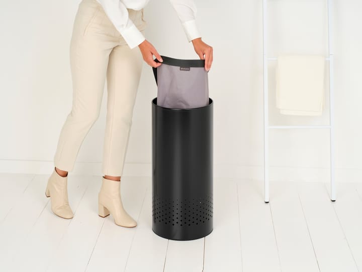 Brabantia laundry basket with plastic lid 35 L - Matte black - Brabantia