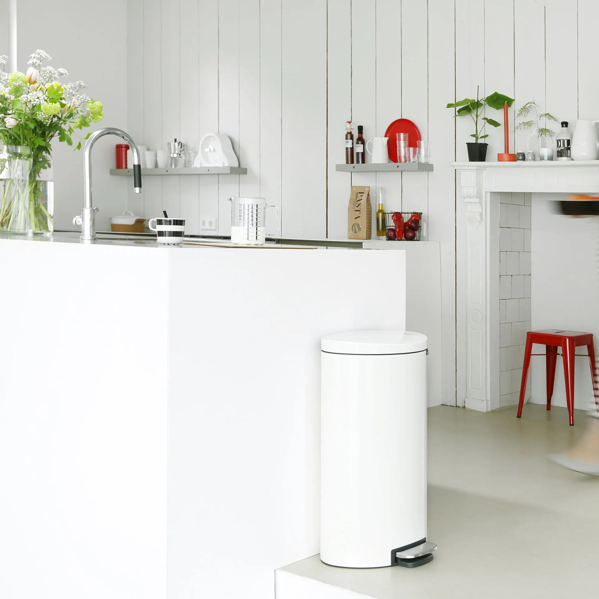 FlatBack+ pedal bin Silent 30 litres, white Brabantia