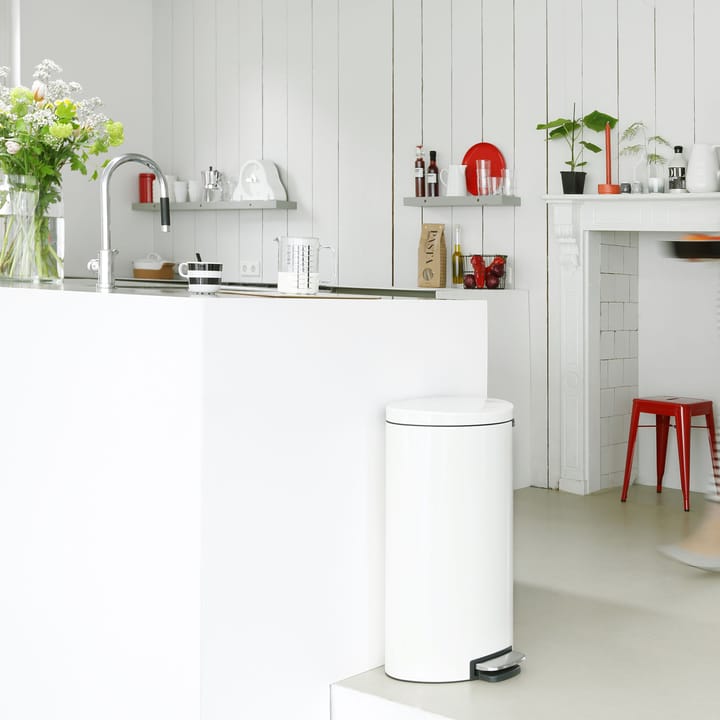 FlatBack+ pedal bin Silent 30 litres, white Brabantia