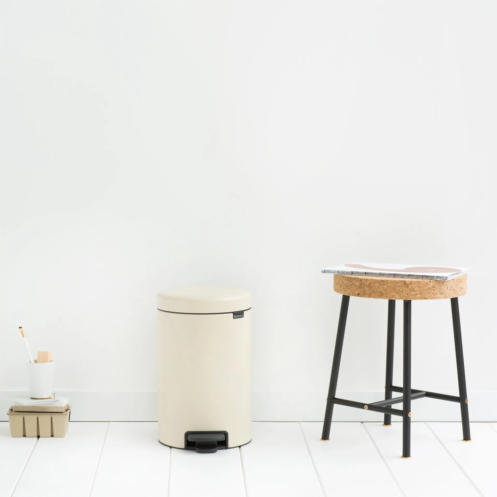 New Icon pedal bin 12 liter, almond Brabantia