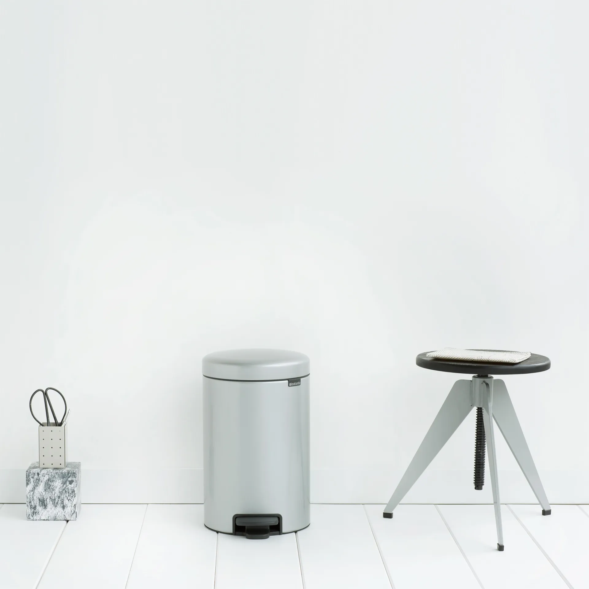 New Icon pedal bin 12 liter, metallic grey Brabantia