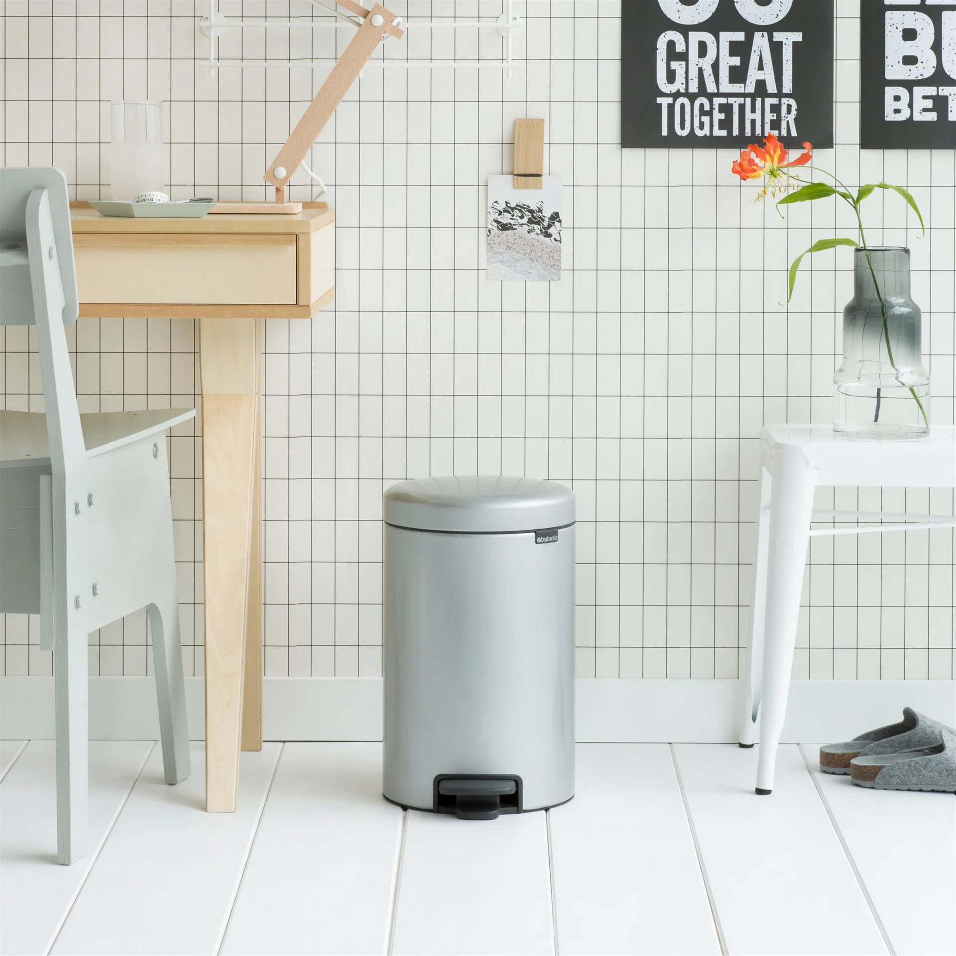 New Icon pedal bin 12 liter, metallic grey Brabantia