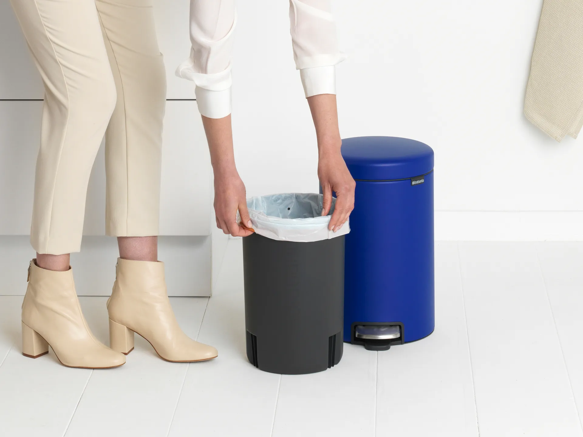 New Icon pedal bin 12 liter, Mineral powerful blue Brabantia
